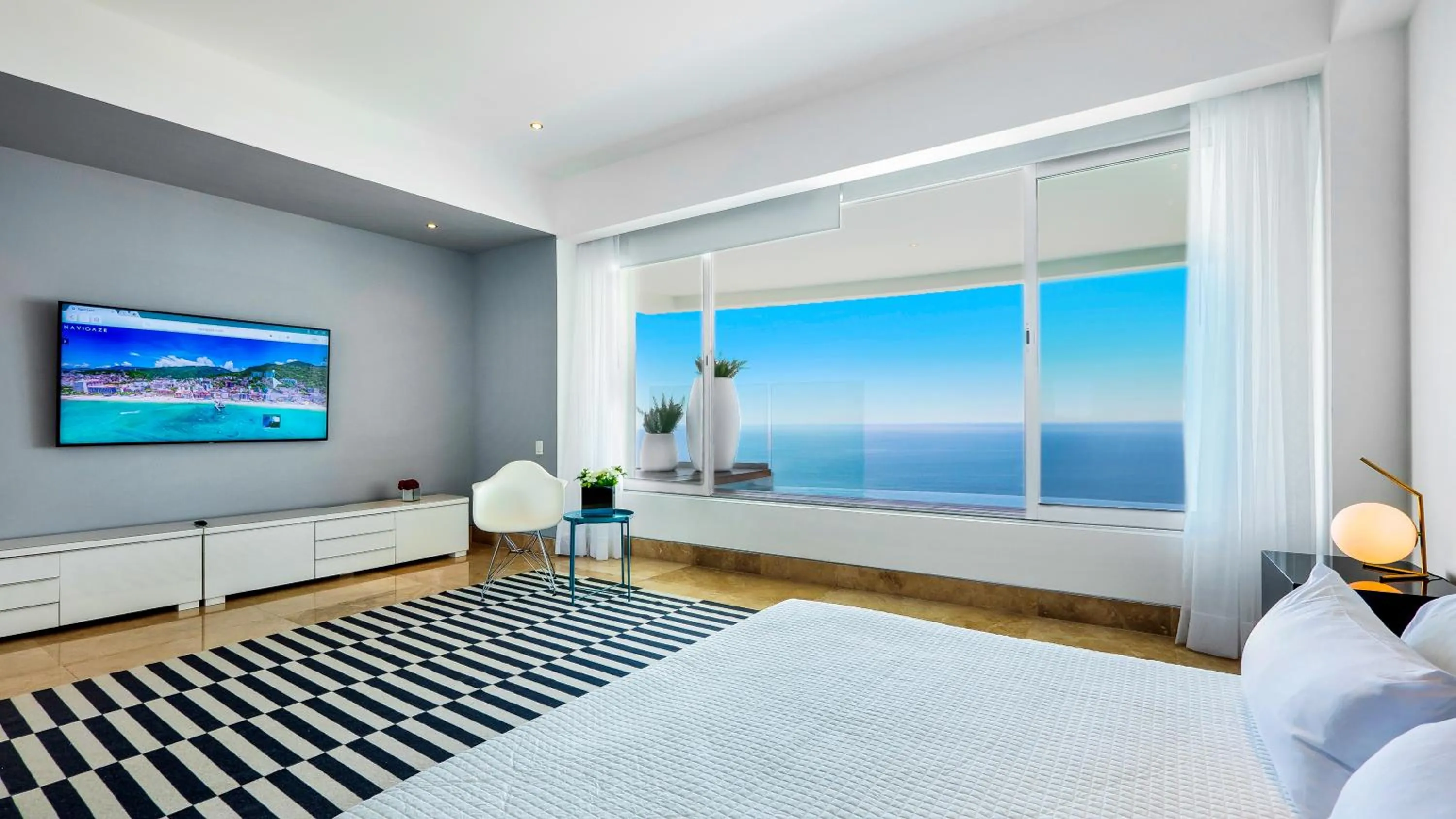 Bedroom, Bed in Avalon - 801 Top Sky Bar Pool 3 BR in Amapas