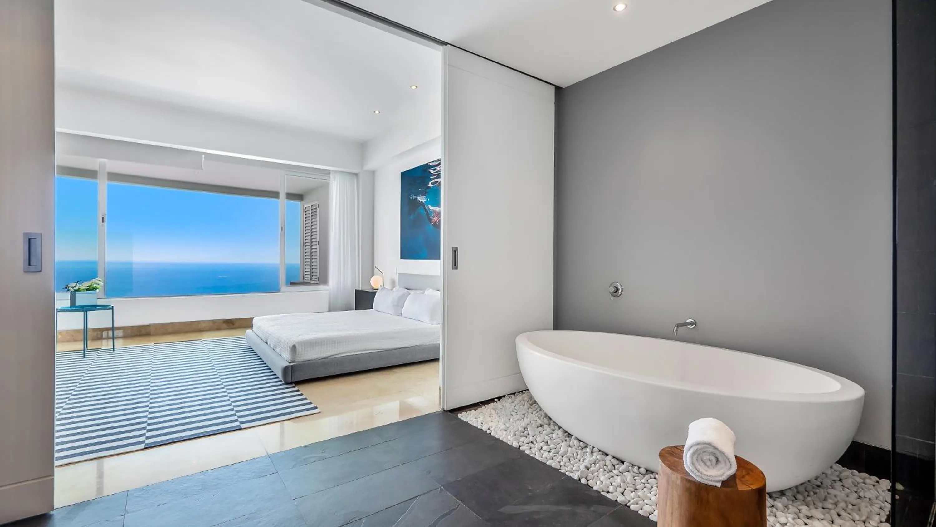 Bathroom, Bed in Avalon - 801 Top Sky Bar Pool 3 BR in Amapas