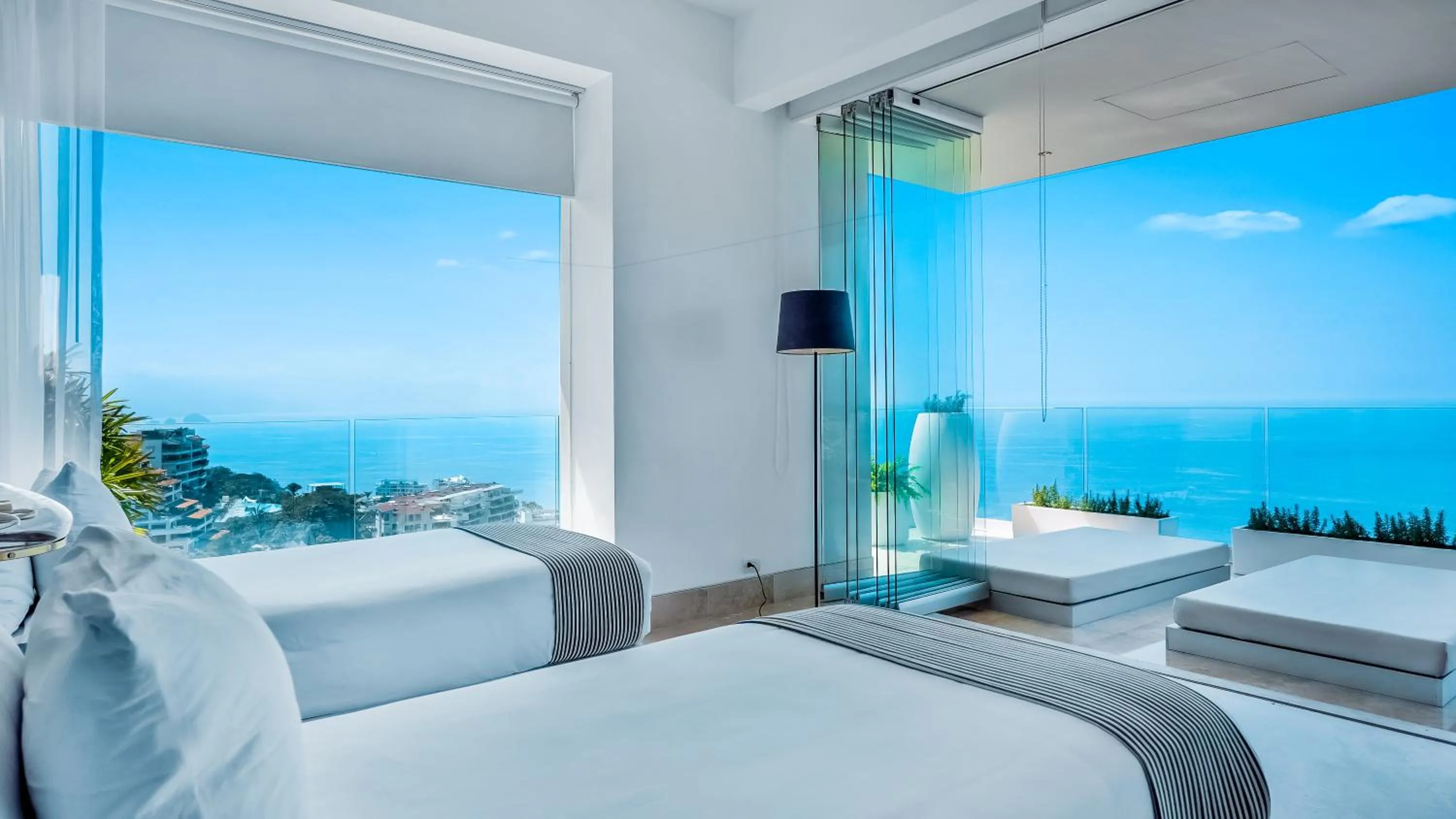 Bedroom, Bed in Avalon - 801 Top Sky Bar Pool 3 BR in Amapas