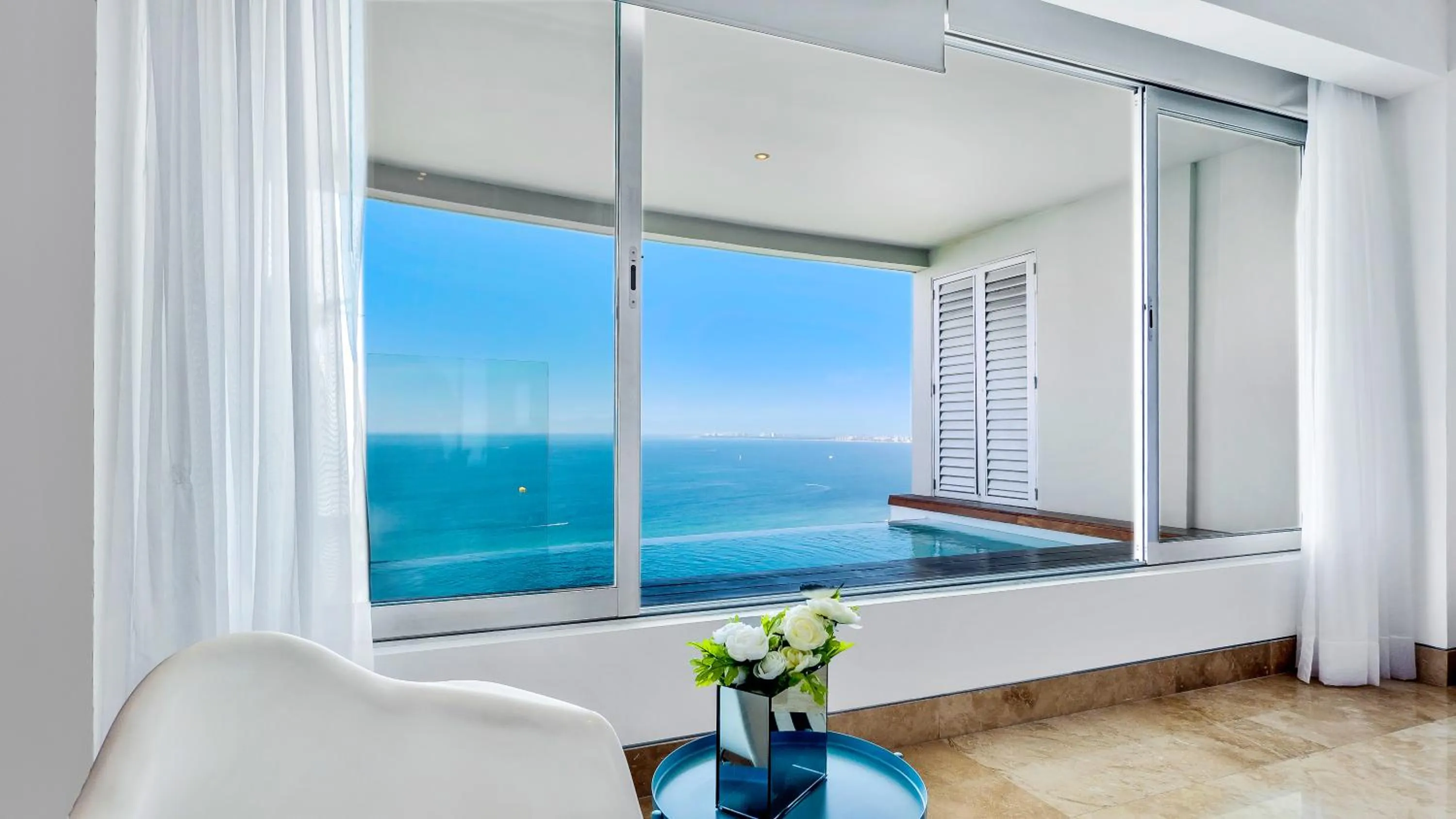 Sea view in Avalon - 801 Top Sky Bar Pool 3 BR in Amapas