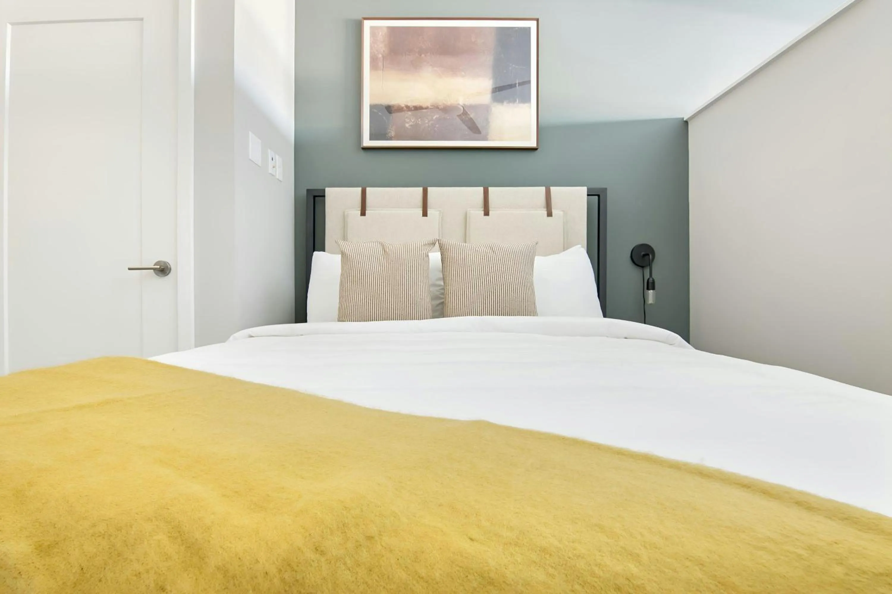 Bedroom, Bed in Sonder by Marriott Bonvoy Belcourt Apartments Hillsboro Village