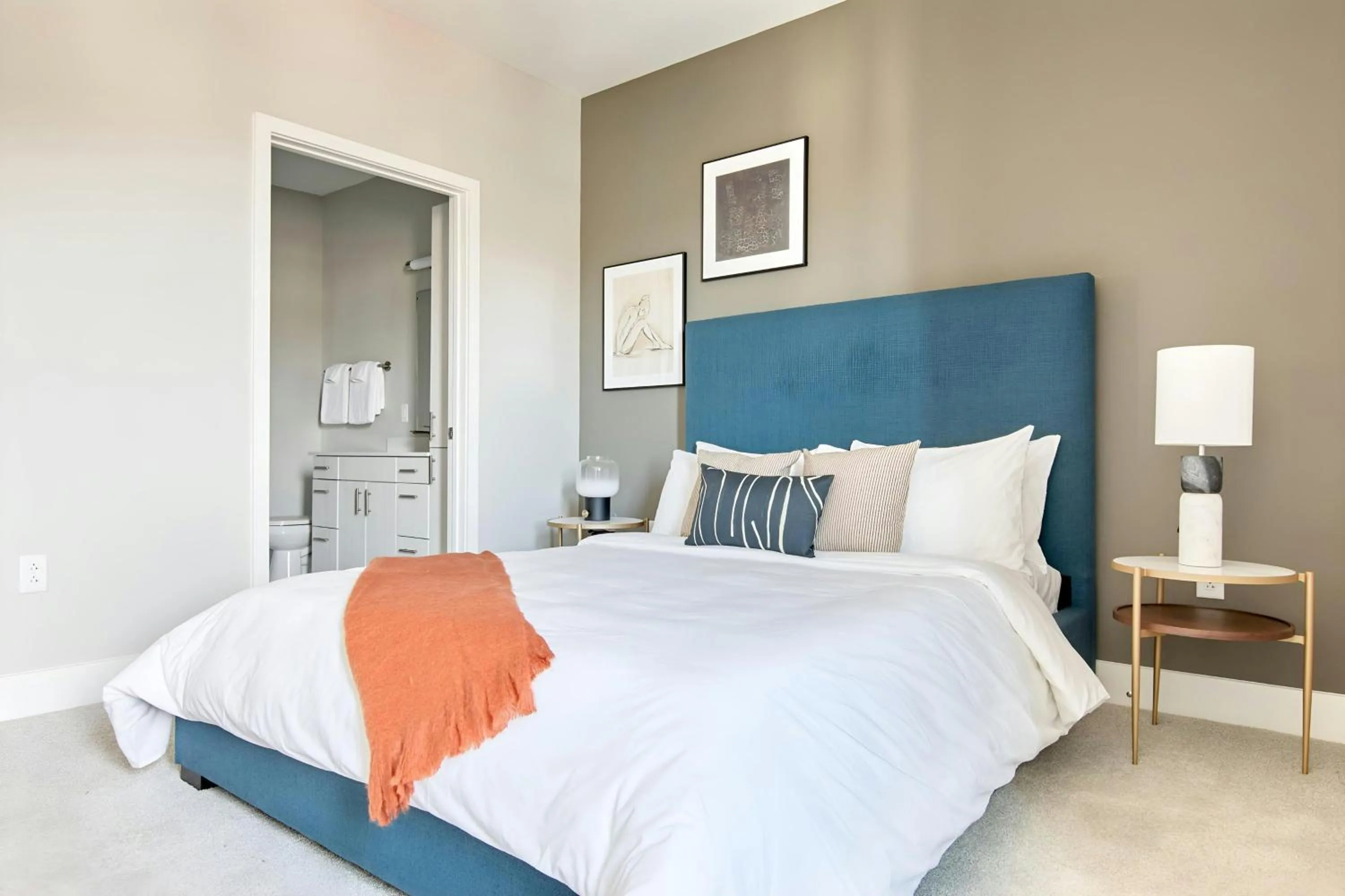 Bedroom, Bed in Sonder by Marriott Bonvoy Belcourt Apartments Hillsboro Village