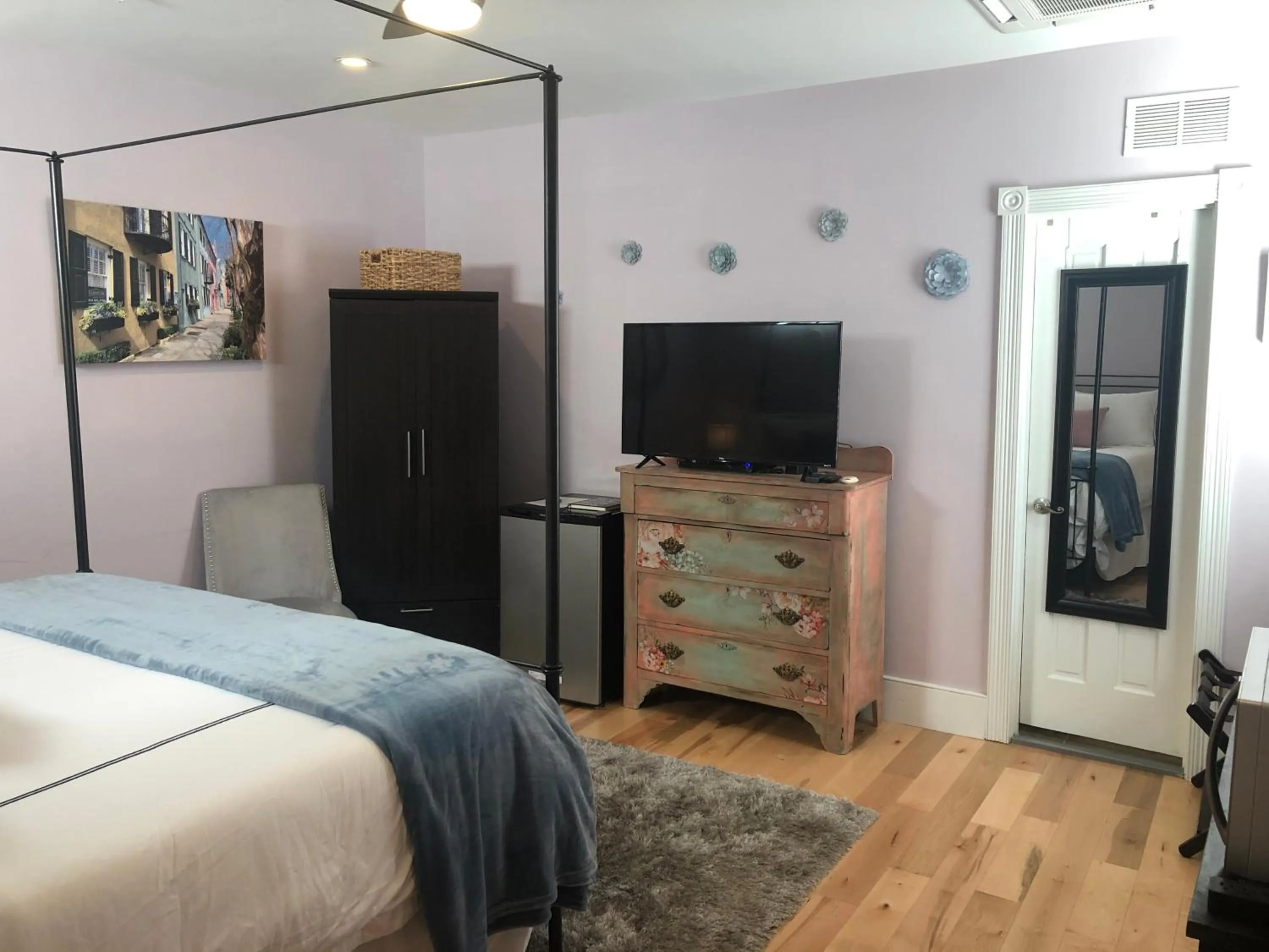 Bed in Luxurious Private Suites in Downtown Charleston