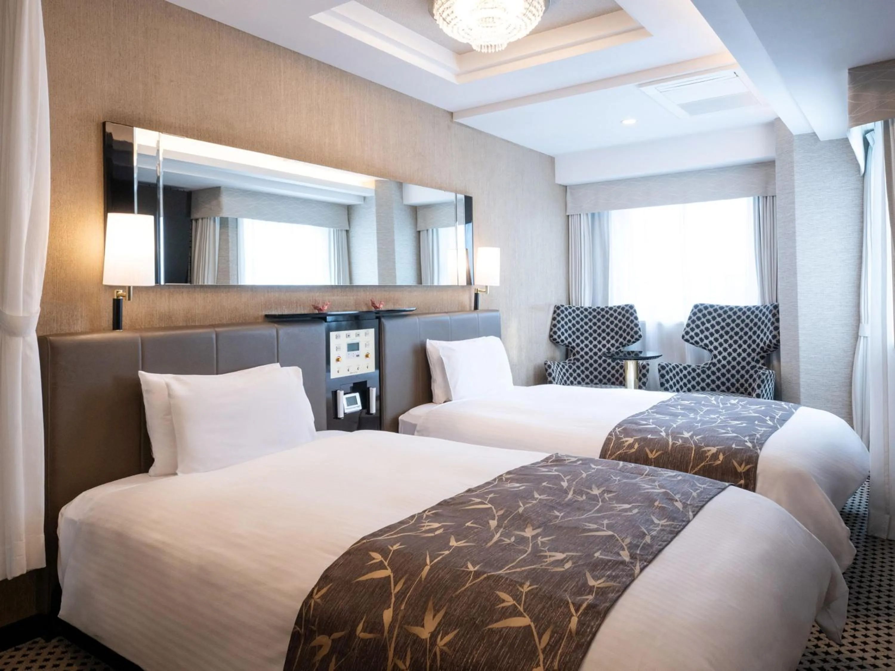 Photo of the whole room, Bed in APA Hotel Higashi Shinjuku Kabukicho Tower