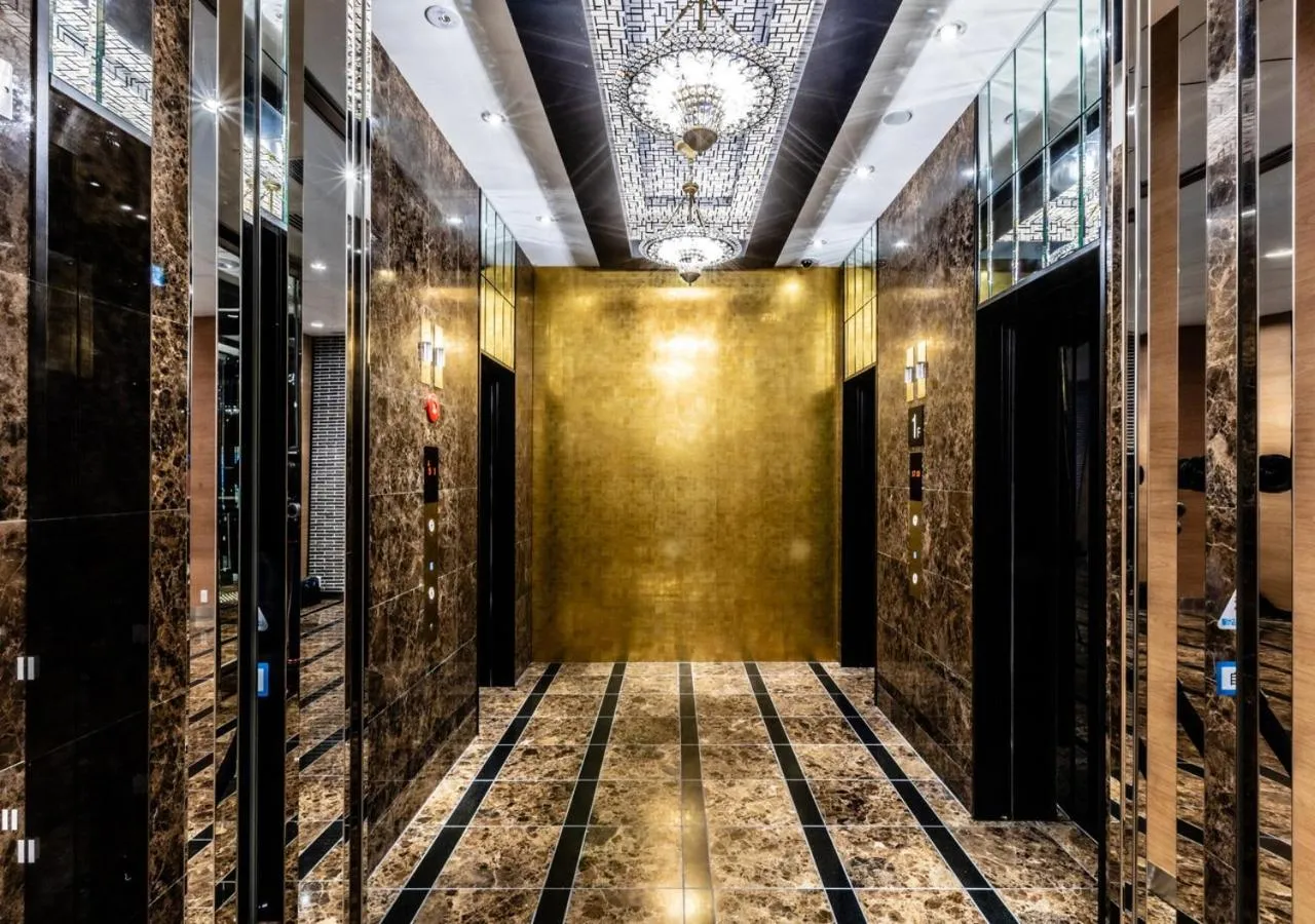 elevator in APA Hotel Higashi Shinjuku Kabukicho Tower