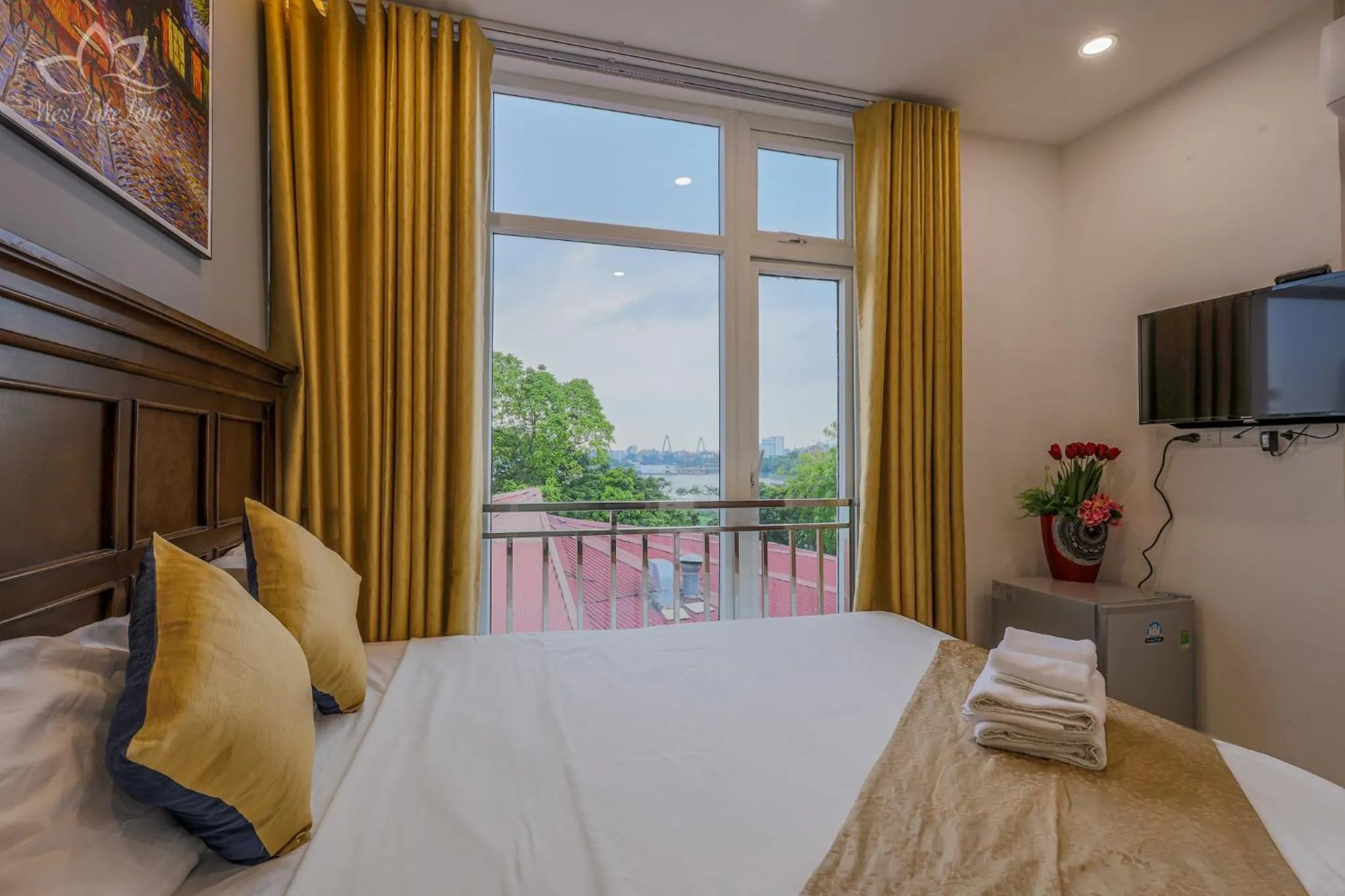 Bed in The Lakeview - West Lake Lotus Apartments