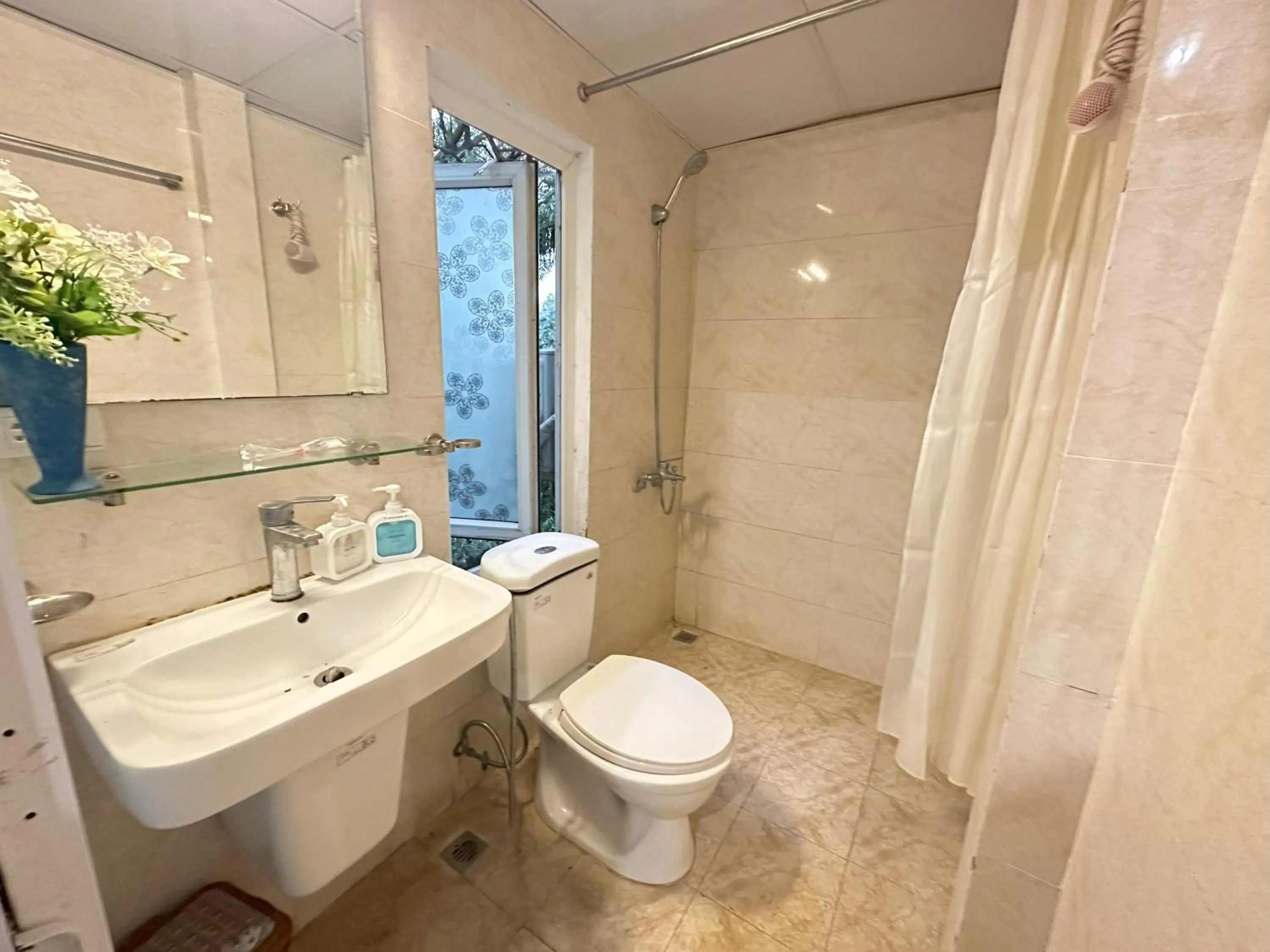 Shower in The Lakeview - West Lake Lotus Apartments