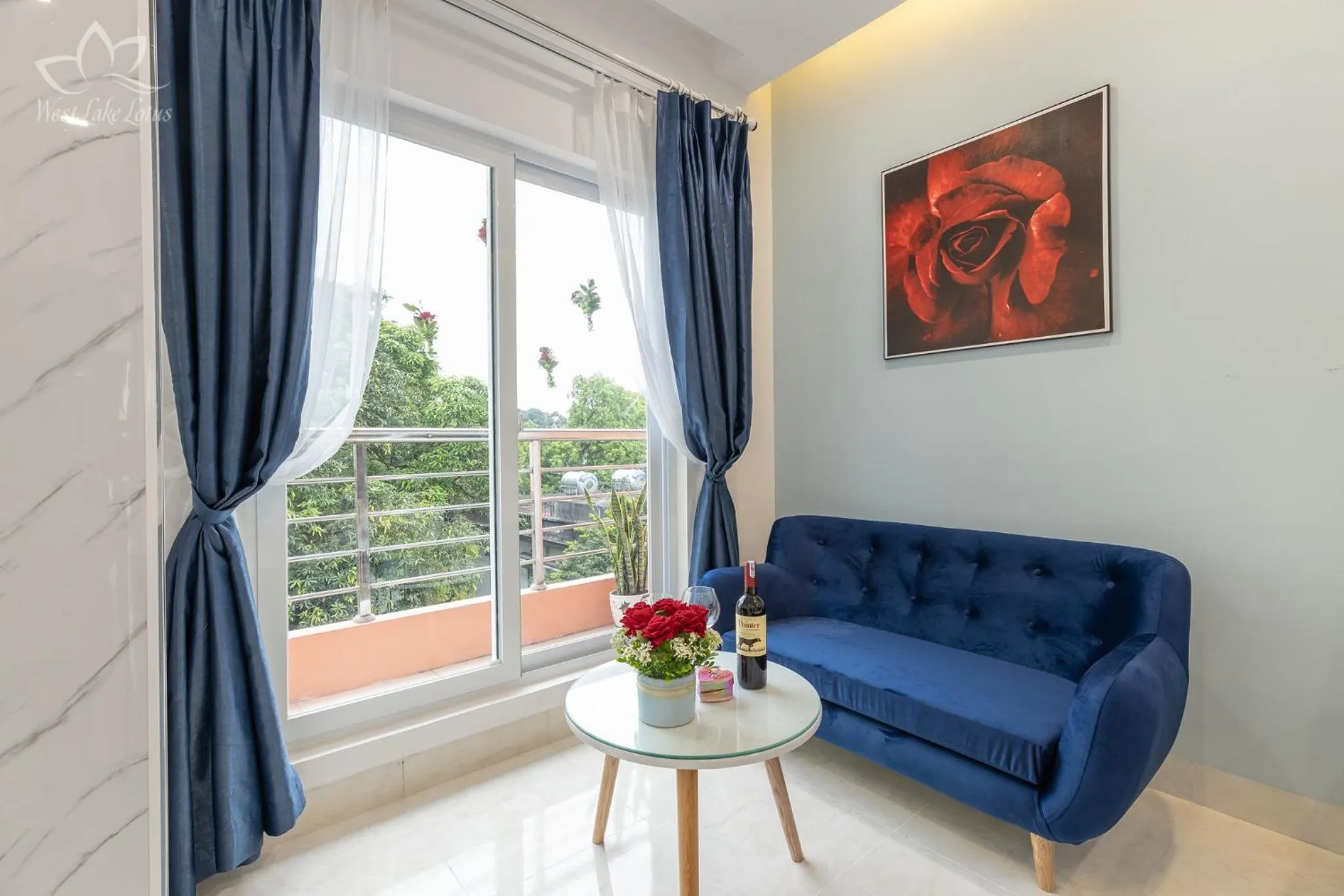 Seating area in The Lakeview - West Lake Lotus Apartments