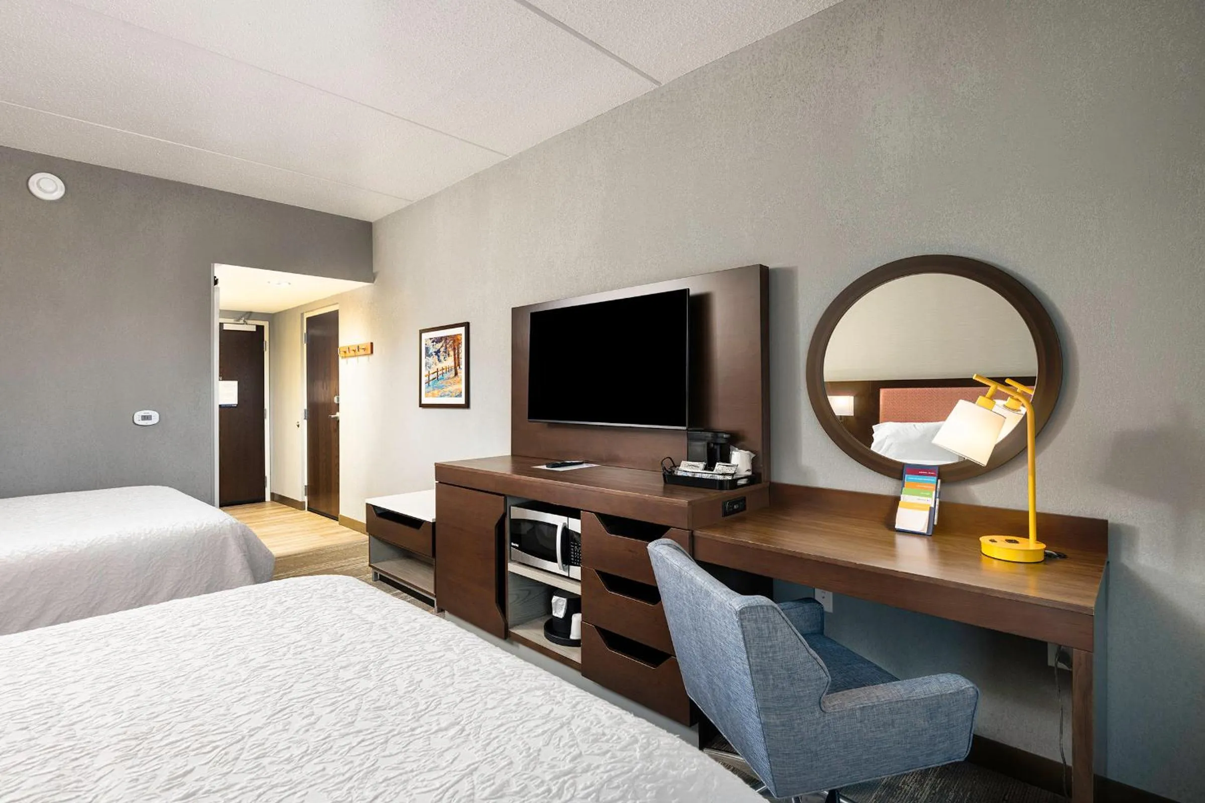 TV and multimedia, Bed in Hampton Inn Buffalo - Amherst