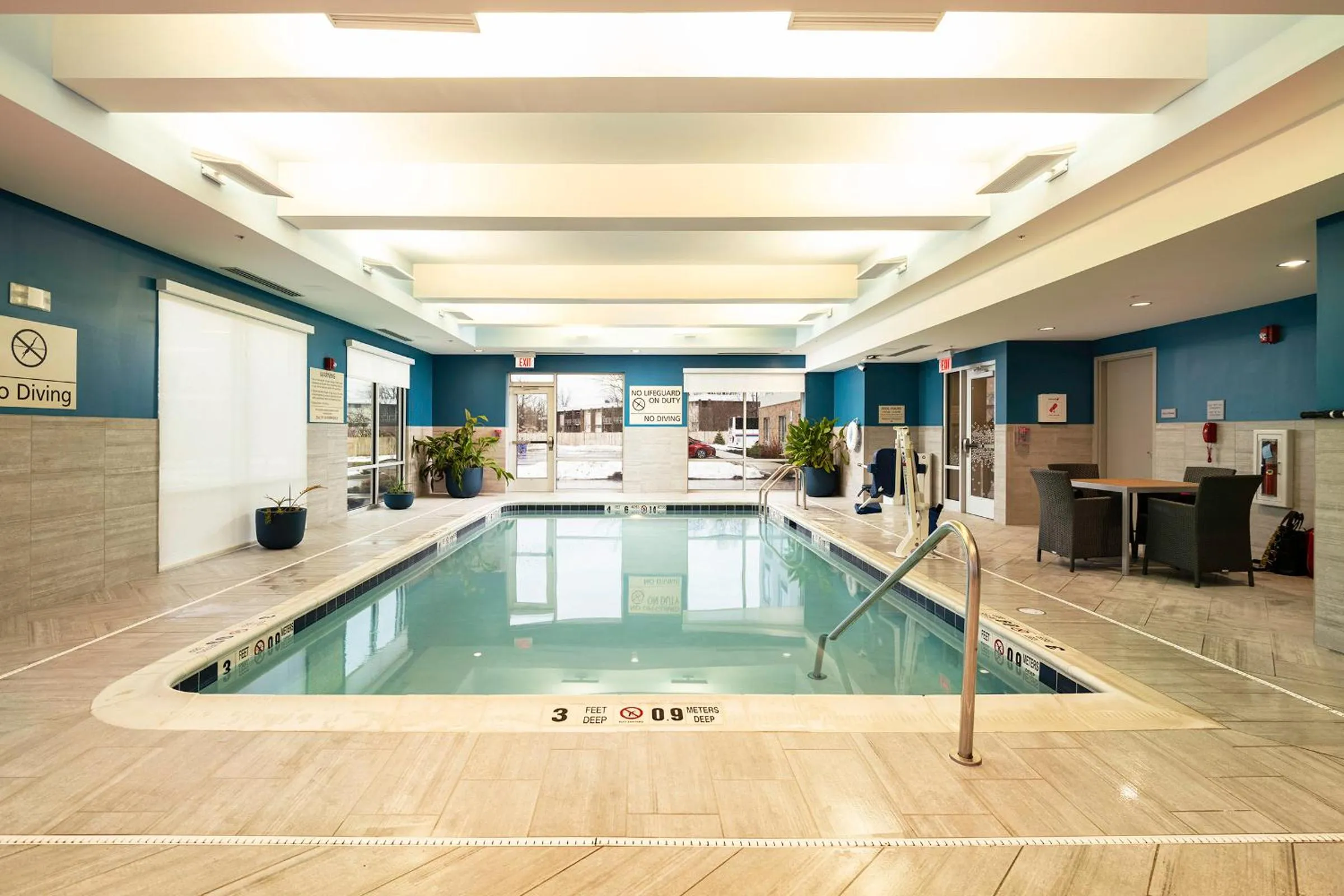 Swimming pool in Hampton Inn Buffalo - Amherst