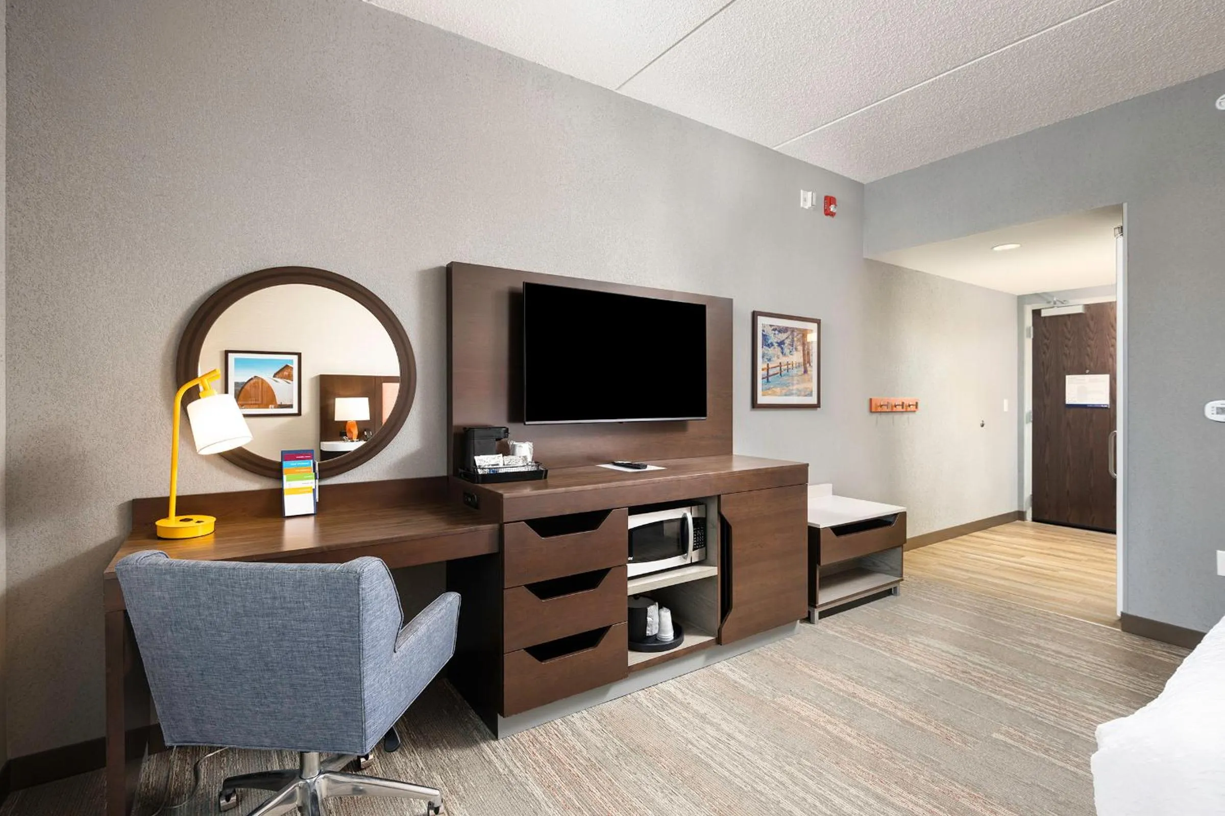 TV and multimedia in Hampton Inn Buffalo - Amherst