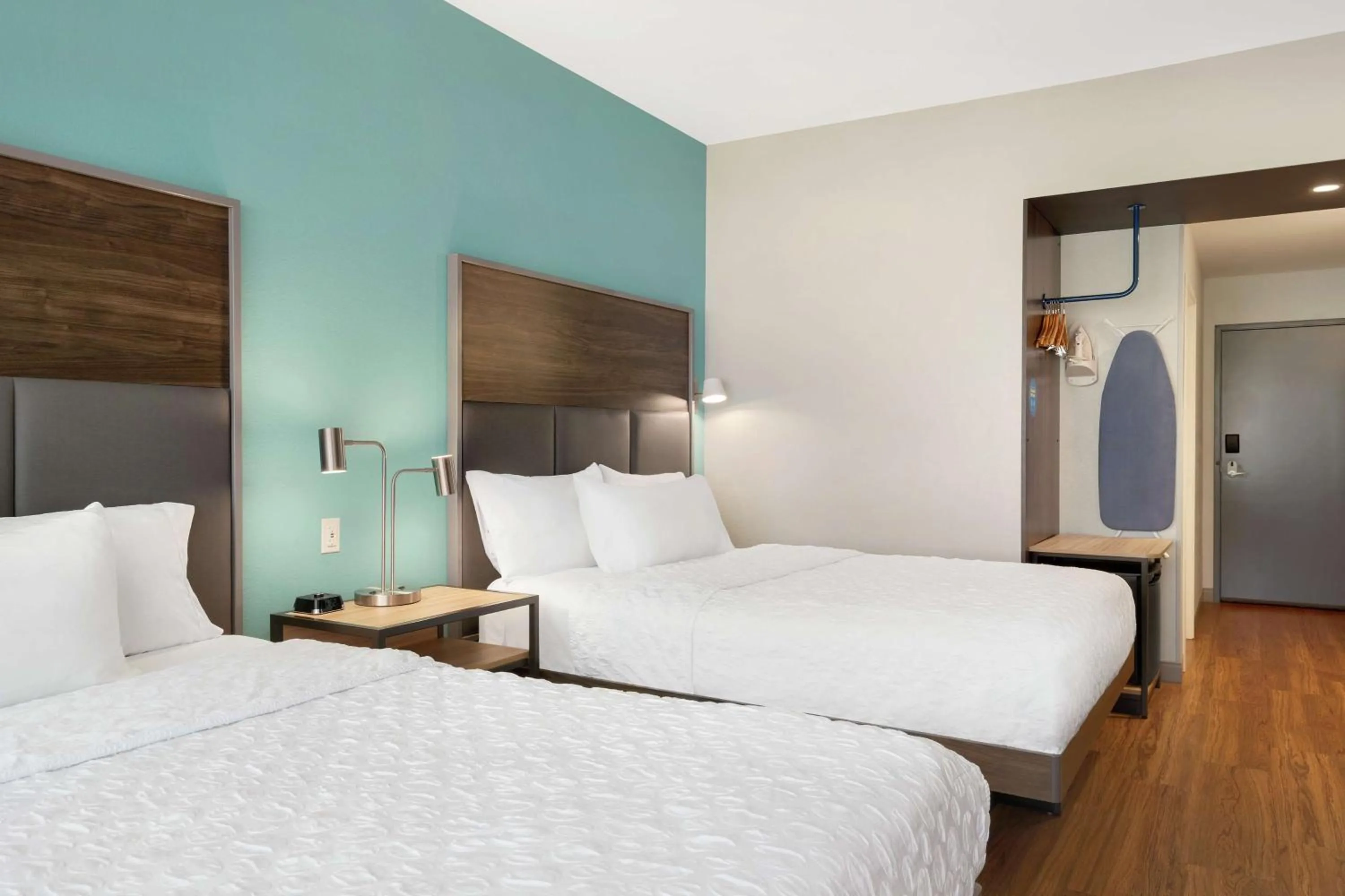 Photo of the whole room, Bed in Tru By Hilton Sandusky, Oh