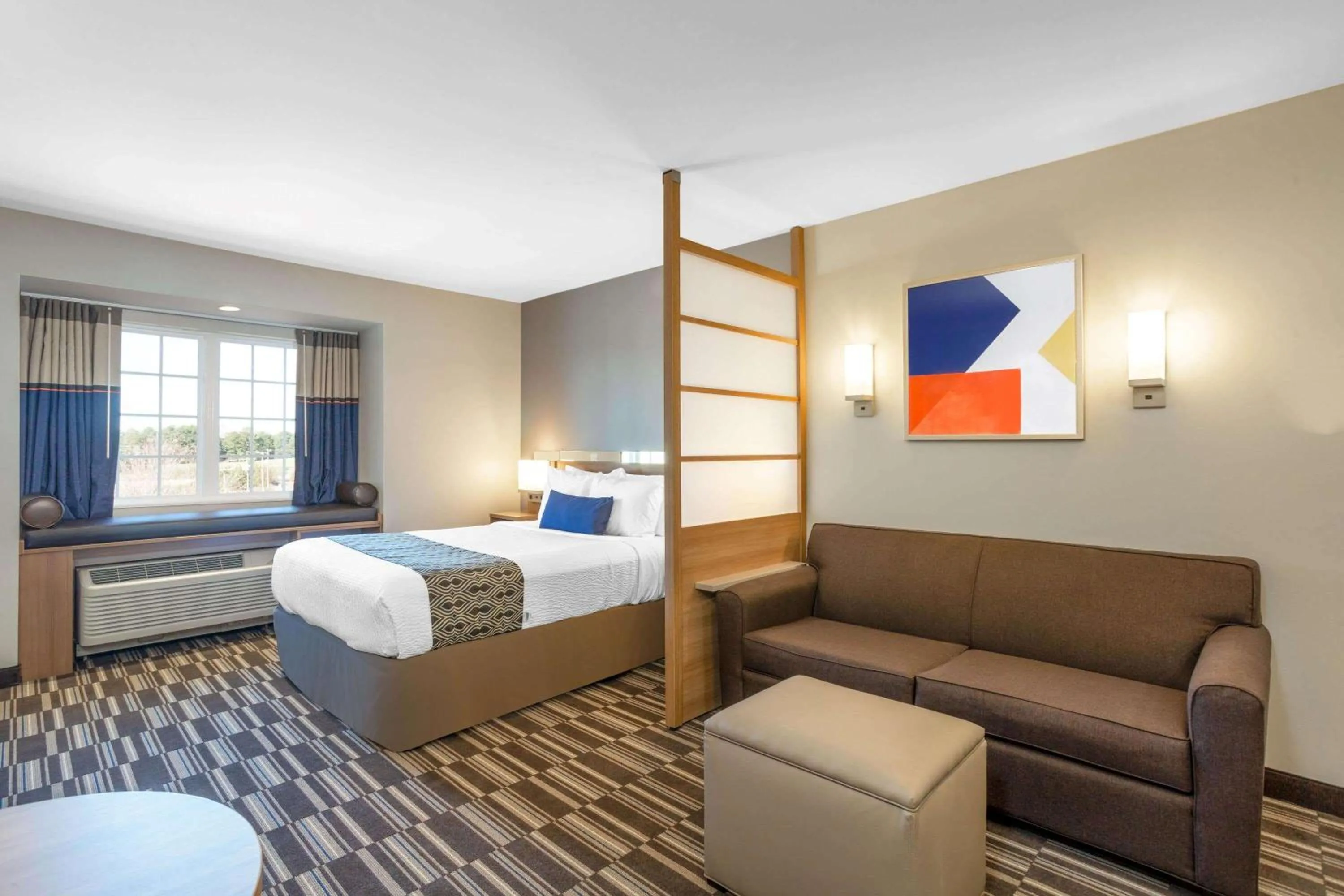 Photo of the whole room, Bed in Microtel Inn Suites by Wyndham South Hill