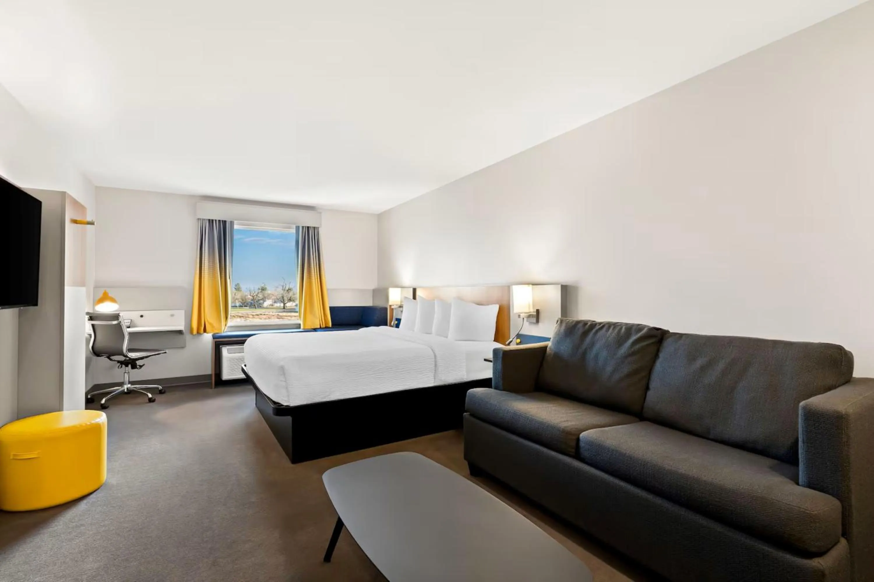 Photo of the whole room, Bed in Holiday Inn Express & Suites George - Quincy South by IHG