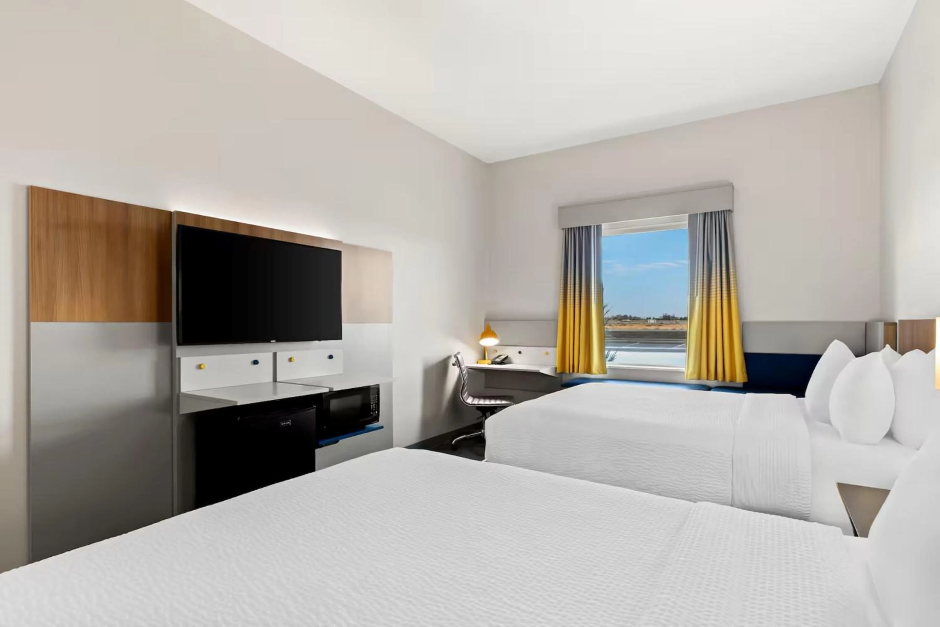 Photo of the whole room, Bed in Holiday Inn Express & Suites George - Quincy South by IHG