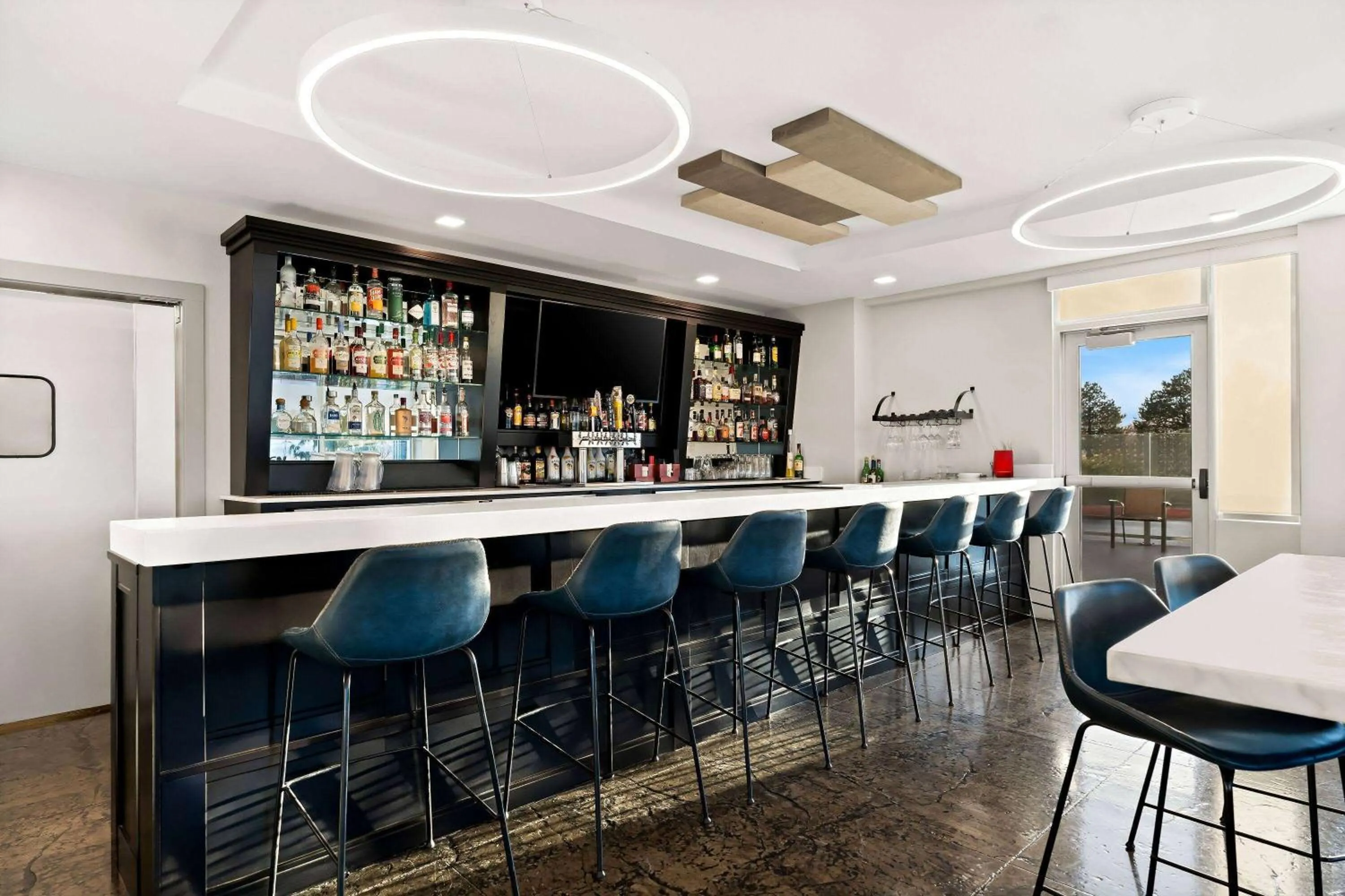 Lounge or bar in Holiday Inn Express & Suites George - Quincy South by IHG