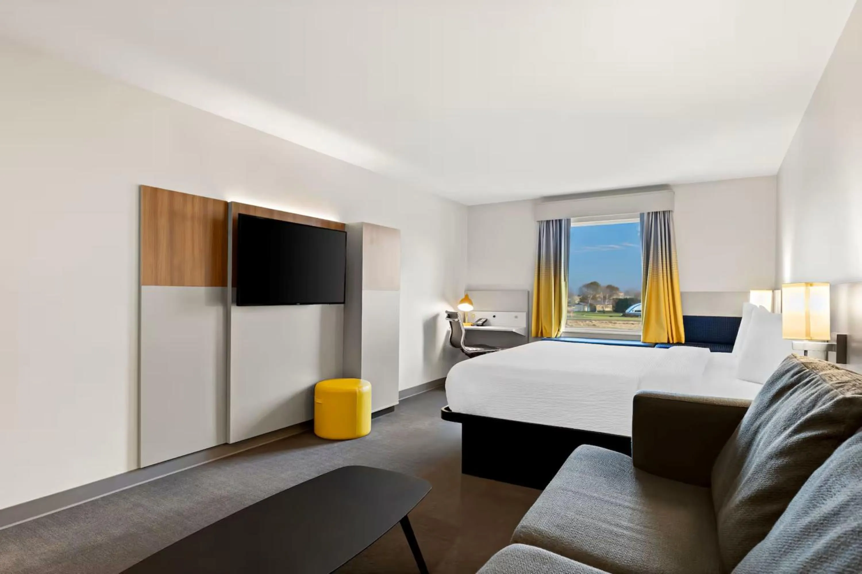 Photo of the whole room, Bed in Holiday Inn Express & Suites George - Quincy South by IHG