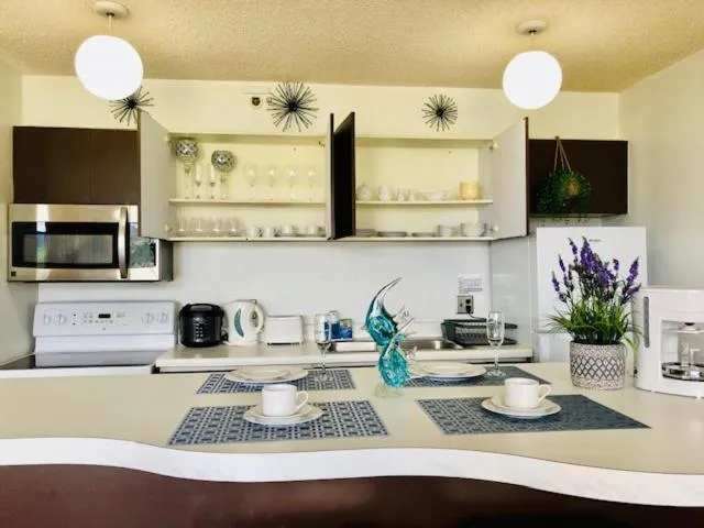 Coffee/tea facilities in French Banyan