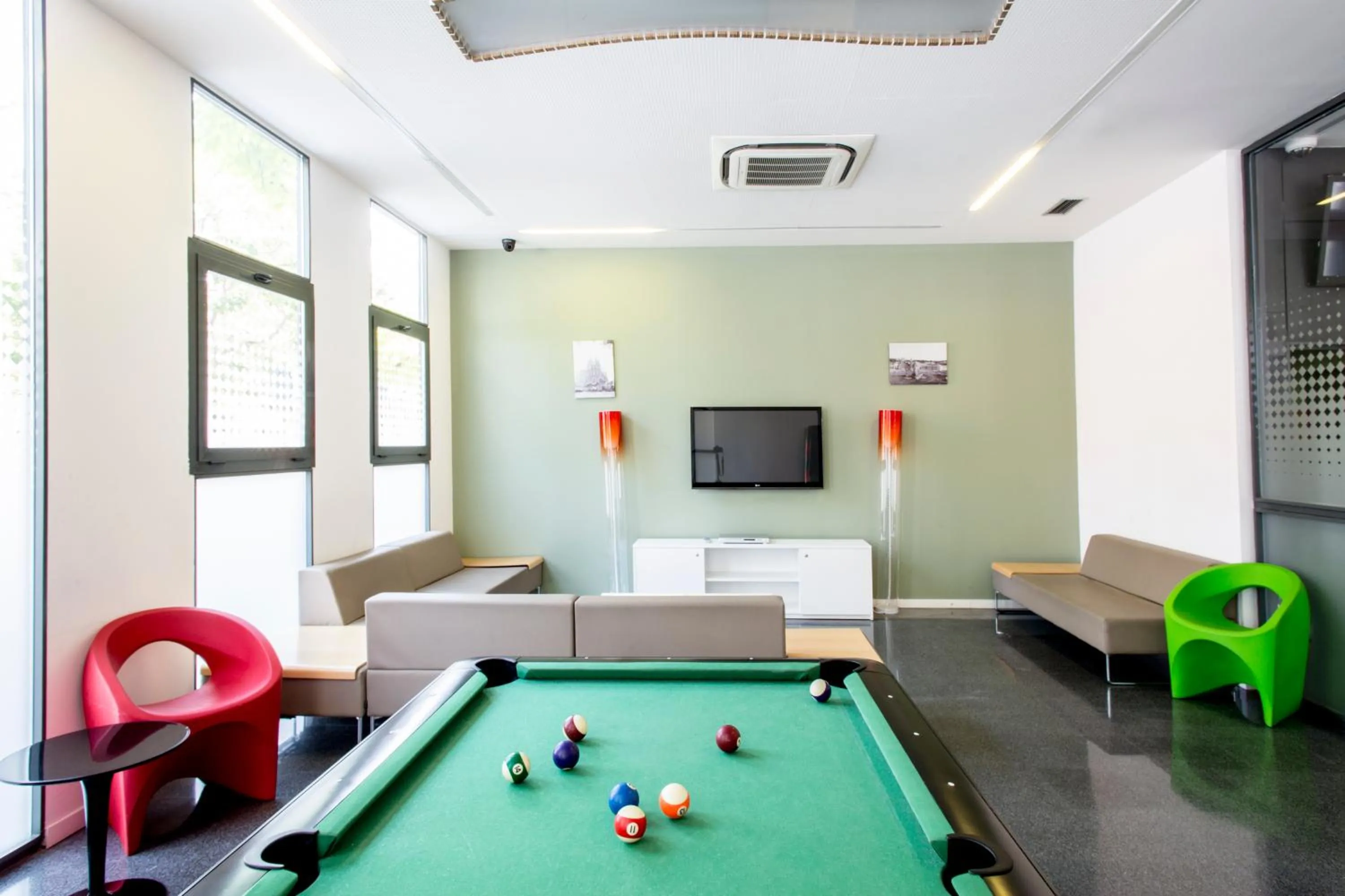 Communal lounge/ TV room in Alojamientos Universitarios Resa Hipatia