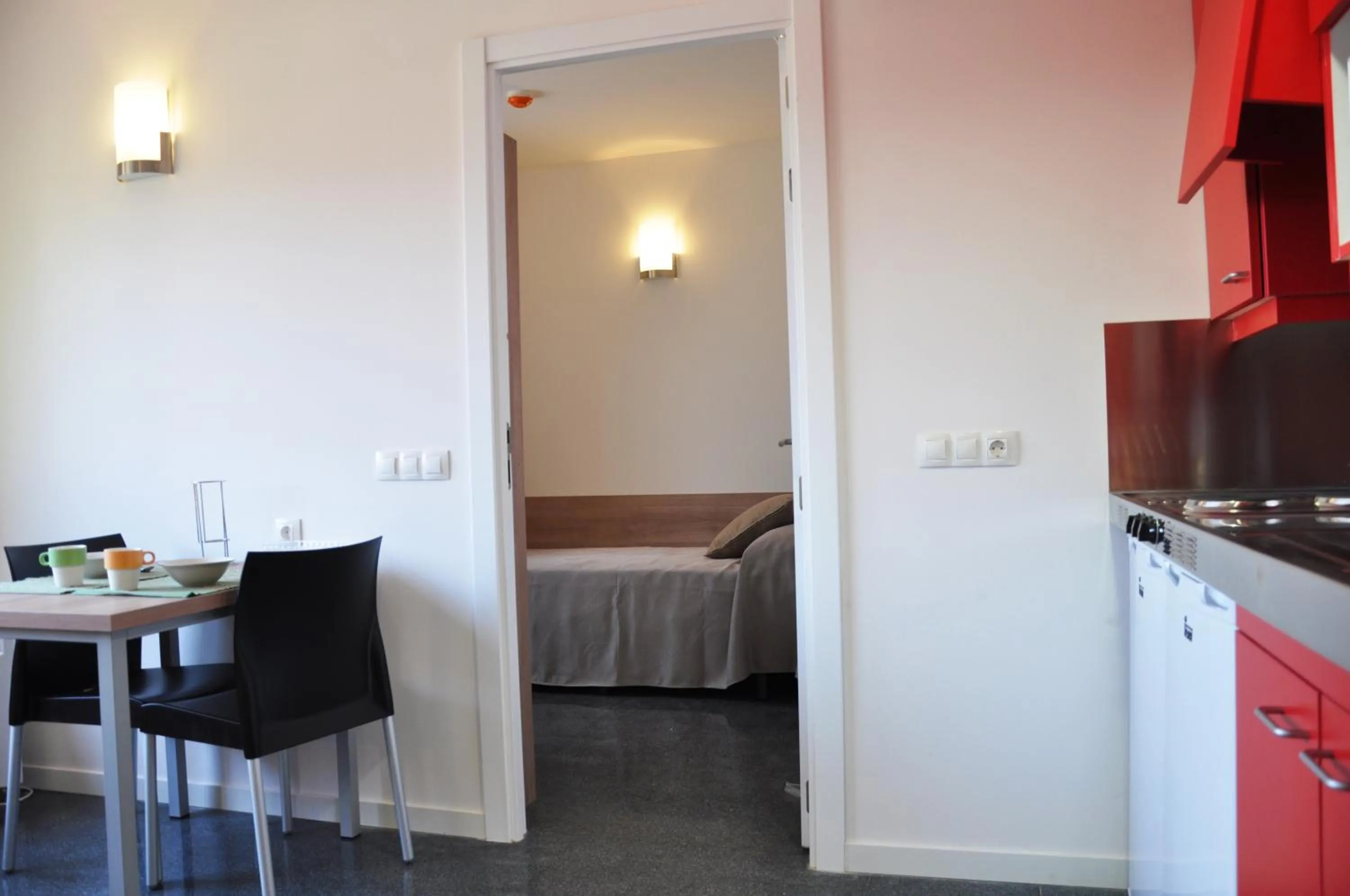 Kitchen or kitchenette, Bed in Alojamientos Universitarios Resa Hipatia