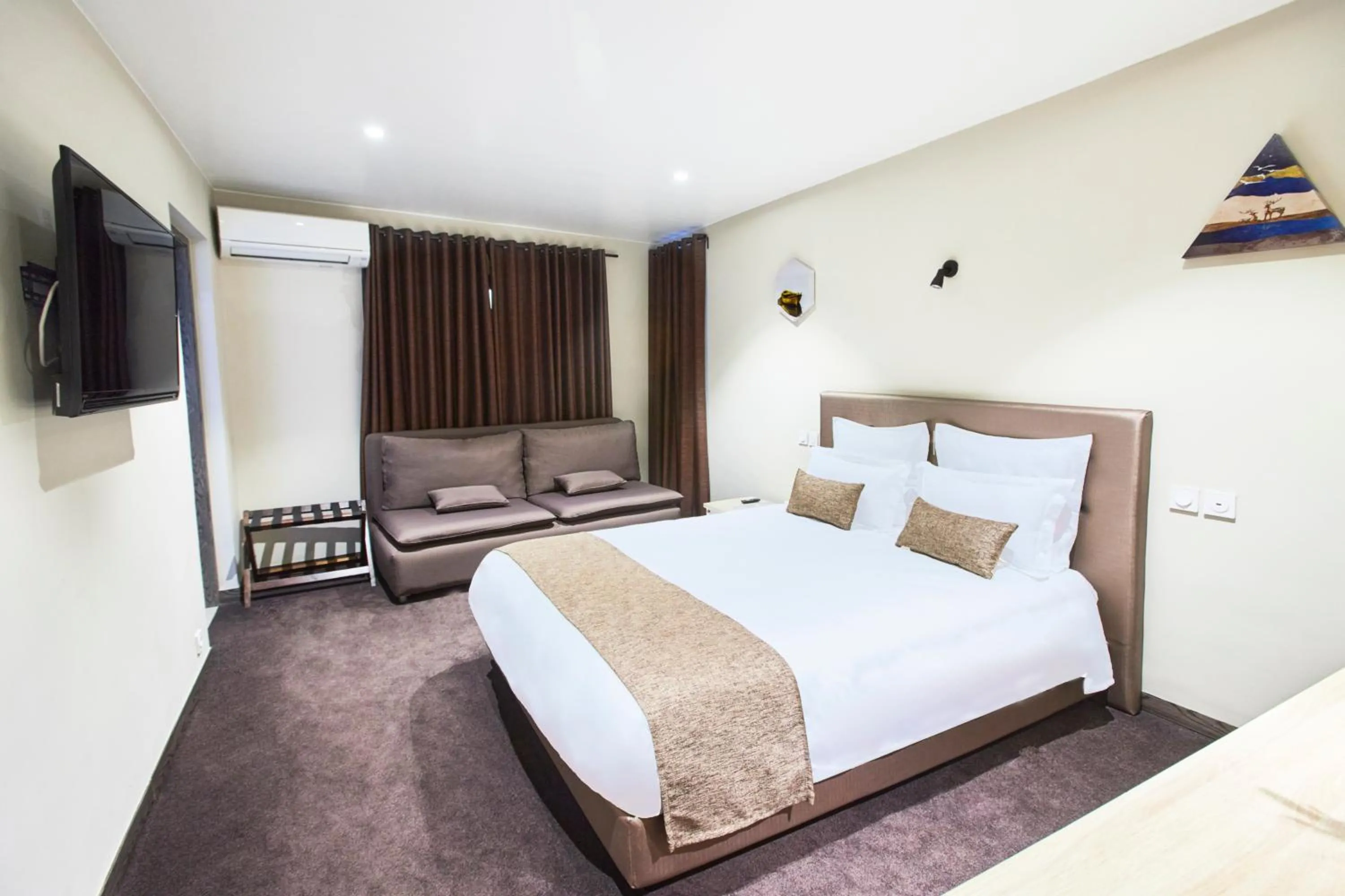 FLY INN Madagascar HOTEL - Navette GRATUITE H24 - à 300m de l'Aéroport International Ivato-Antananarivo