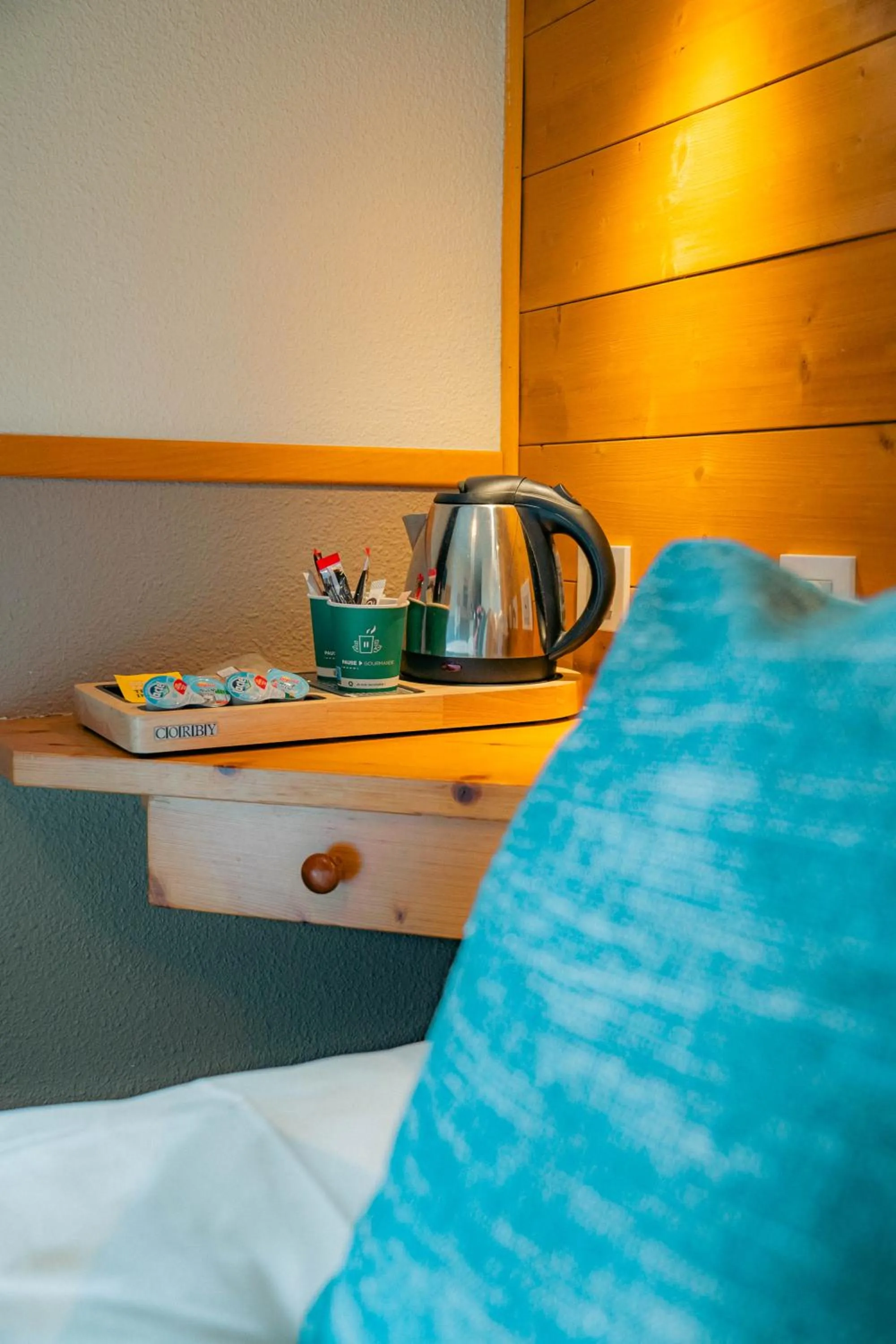 Coffee/tea facilities, Bed in Hôtel Les Grangettes