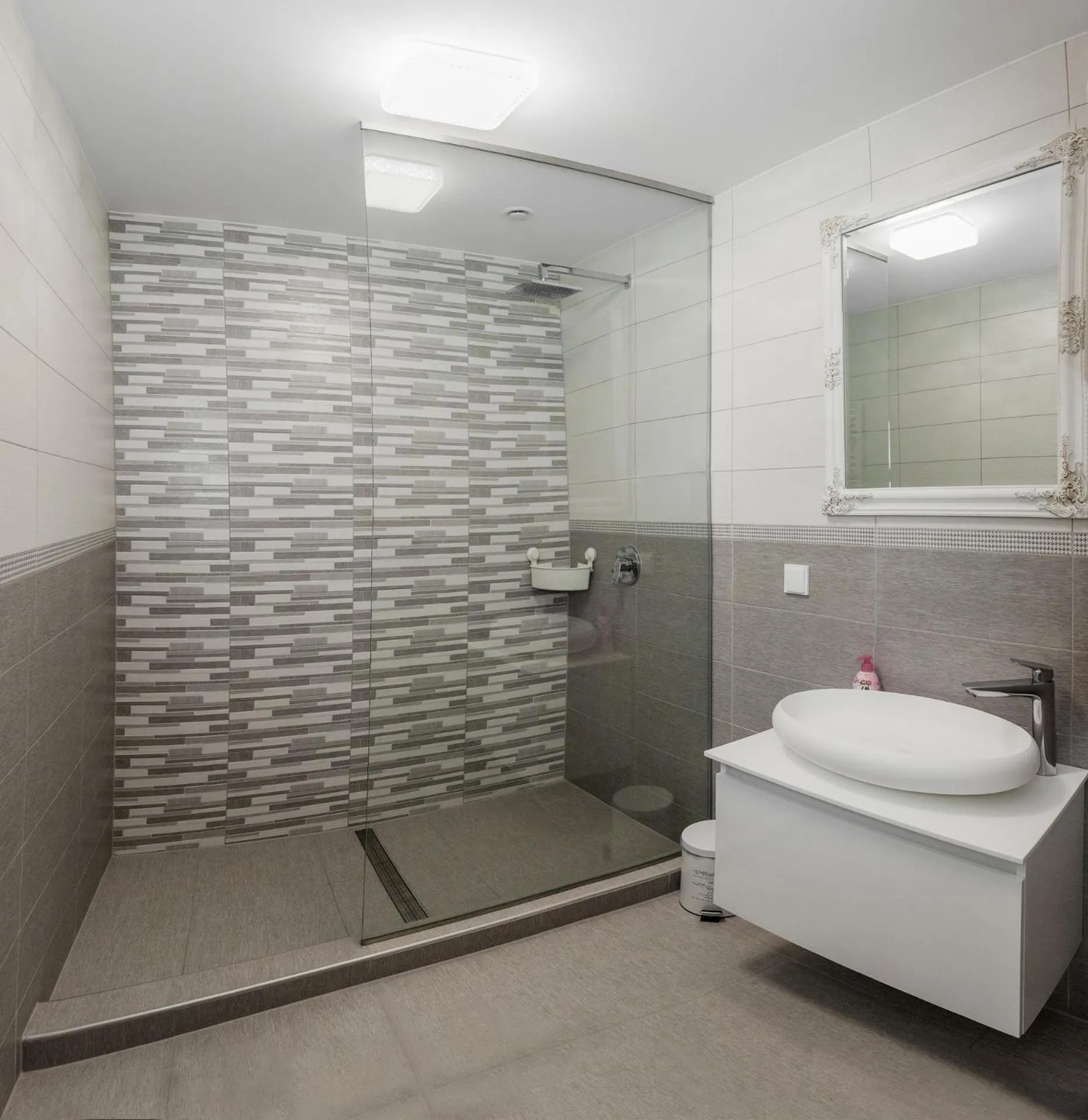 Shower in Corso Lux Apartman