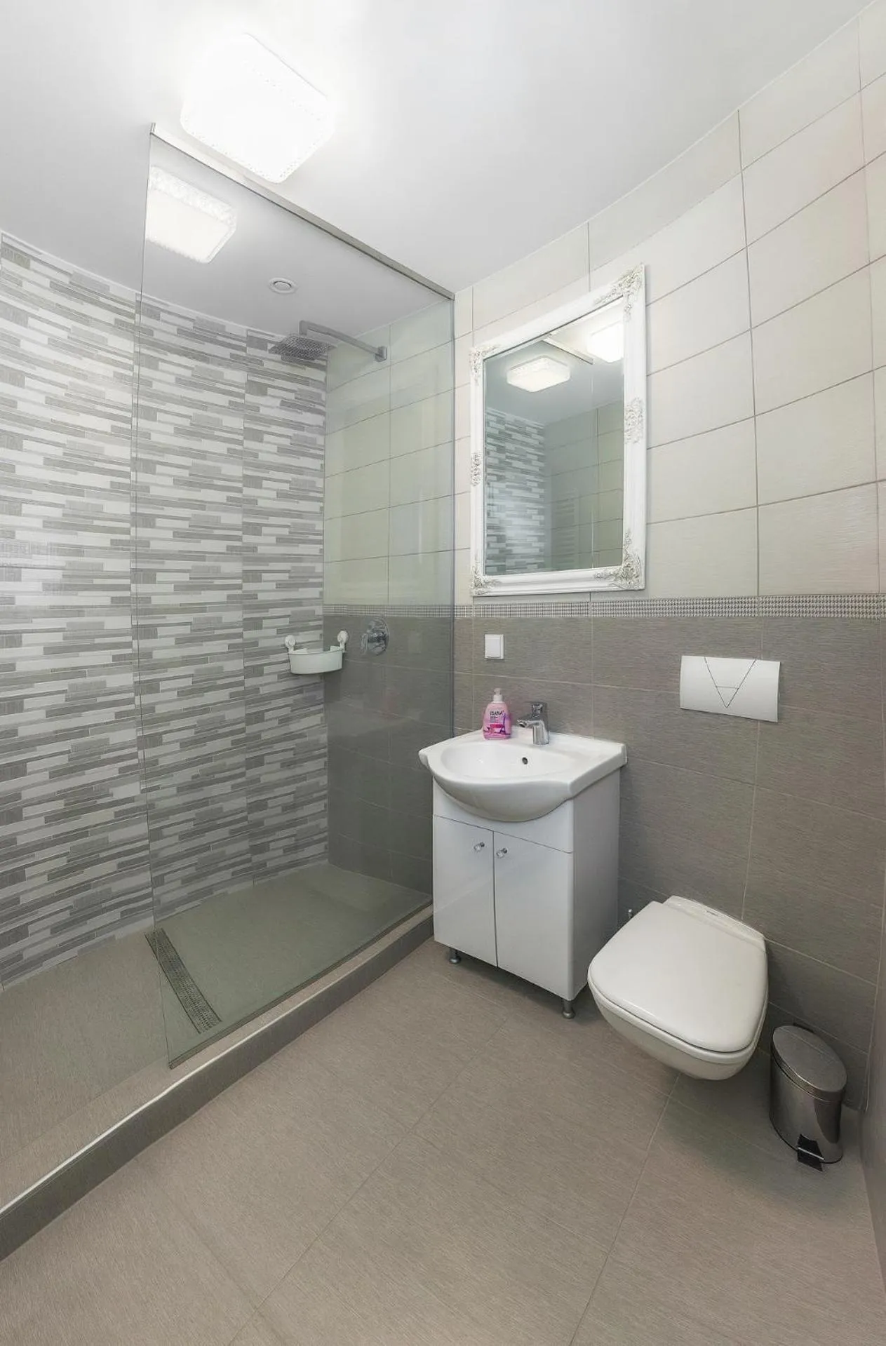 Shower in Corso Lux Apartman