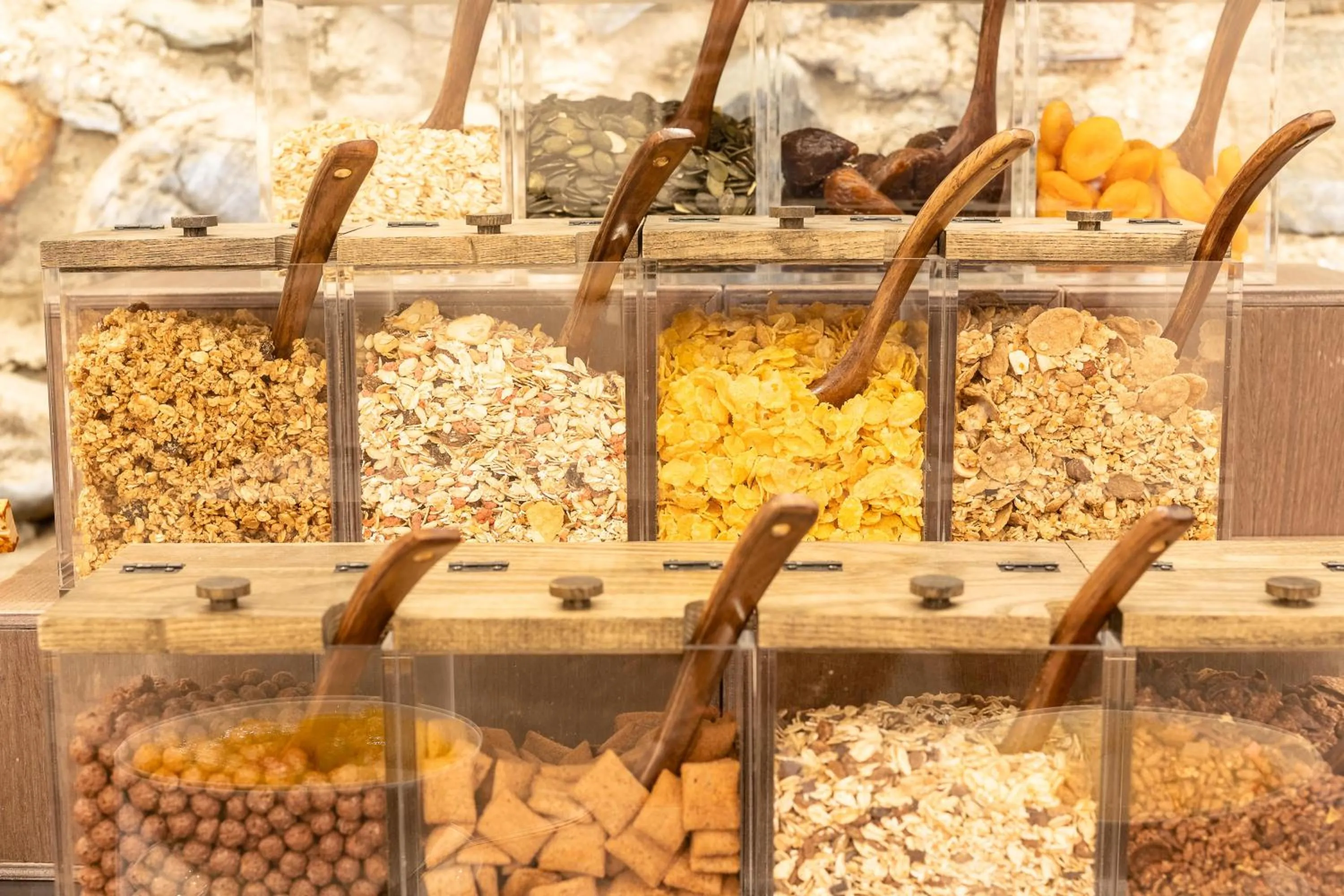 Buffet breakfast in Curt di Clement Eco Mobility Hotel