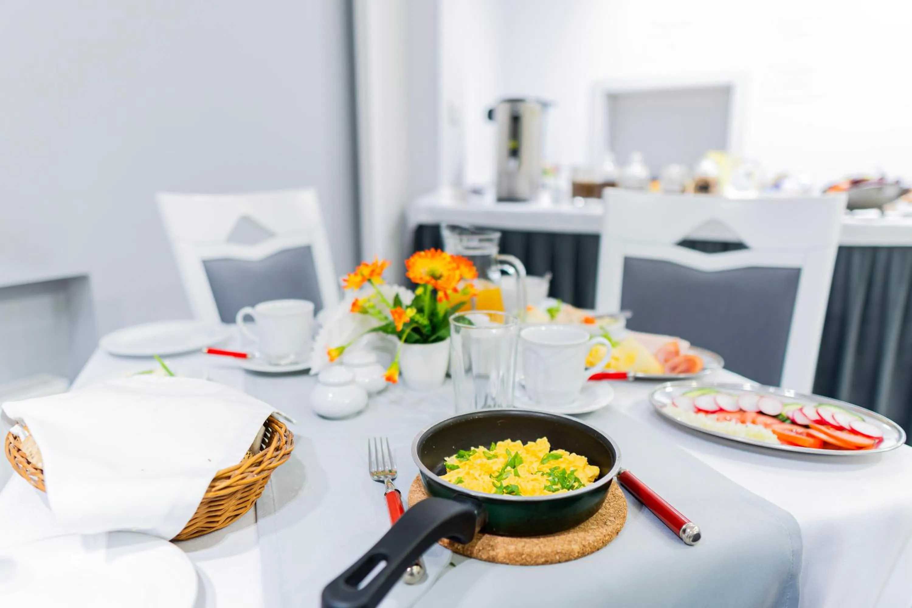 Food and drinks in Kamienica Pod Neptunem - Rynek Puck - Śniadanie w cenie - 200m do Molo