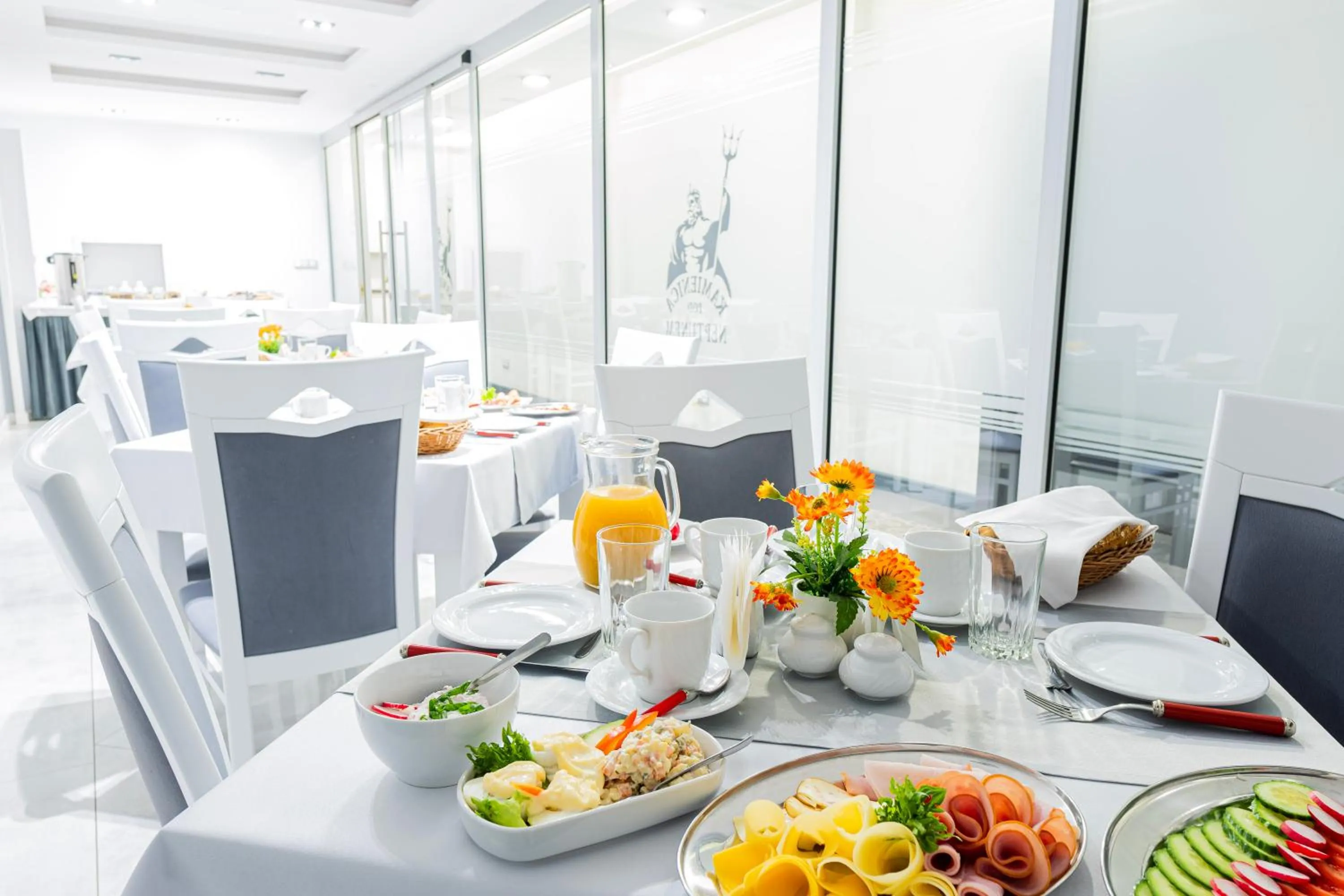 Food and drinks in Kamienica Pod Neptunem - Rynek Puck - Śniadanie w cenie - 200m do Molo