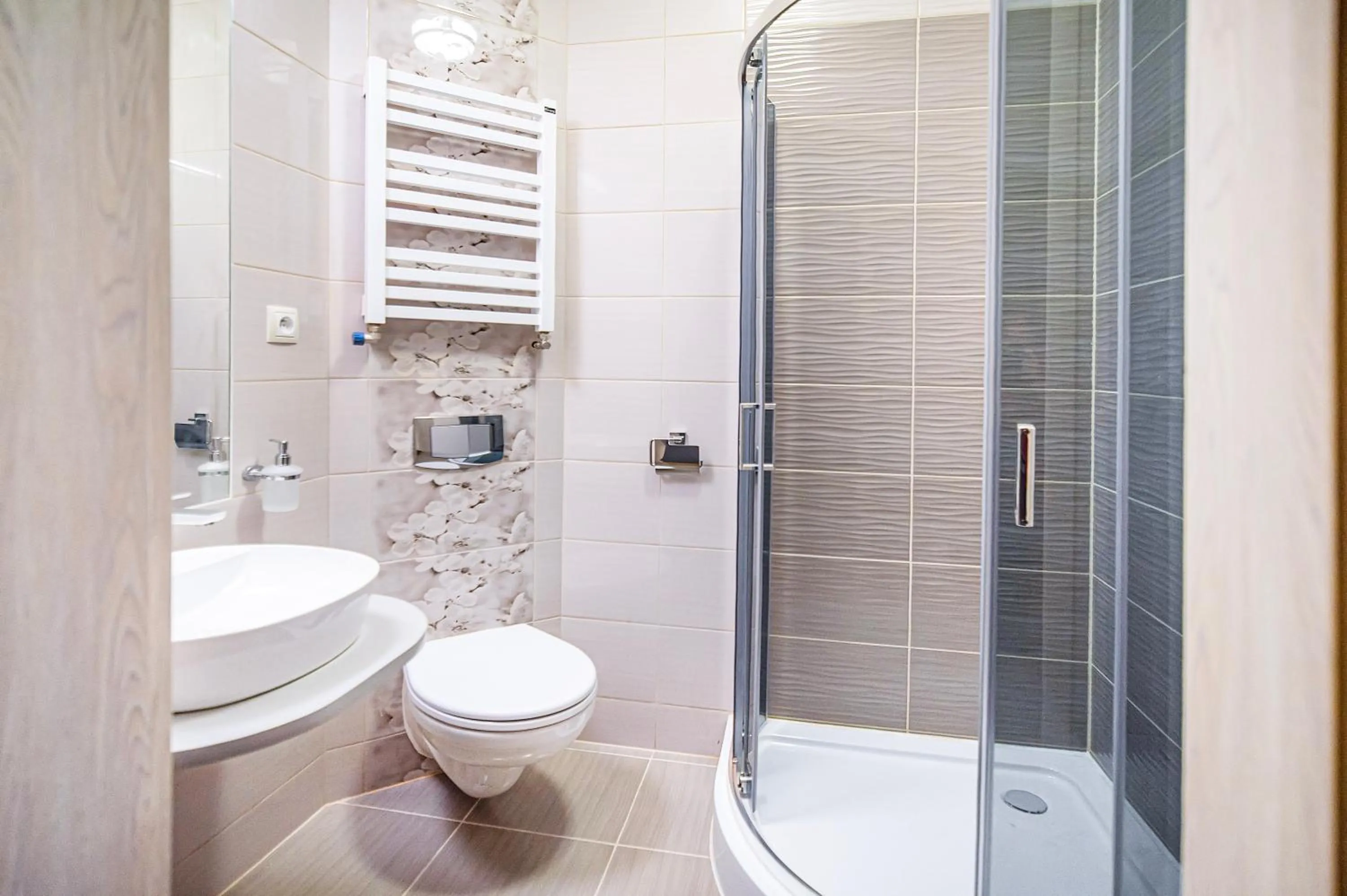 Shower in Kamienica Pod Neptunem - Rynek Puck - Śniadanie w cenie - 200m do Molo