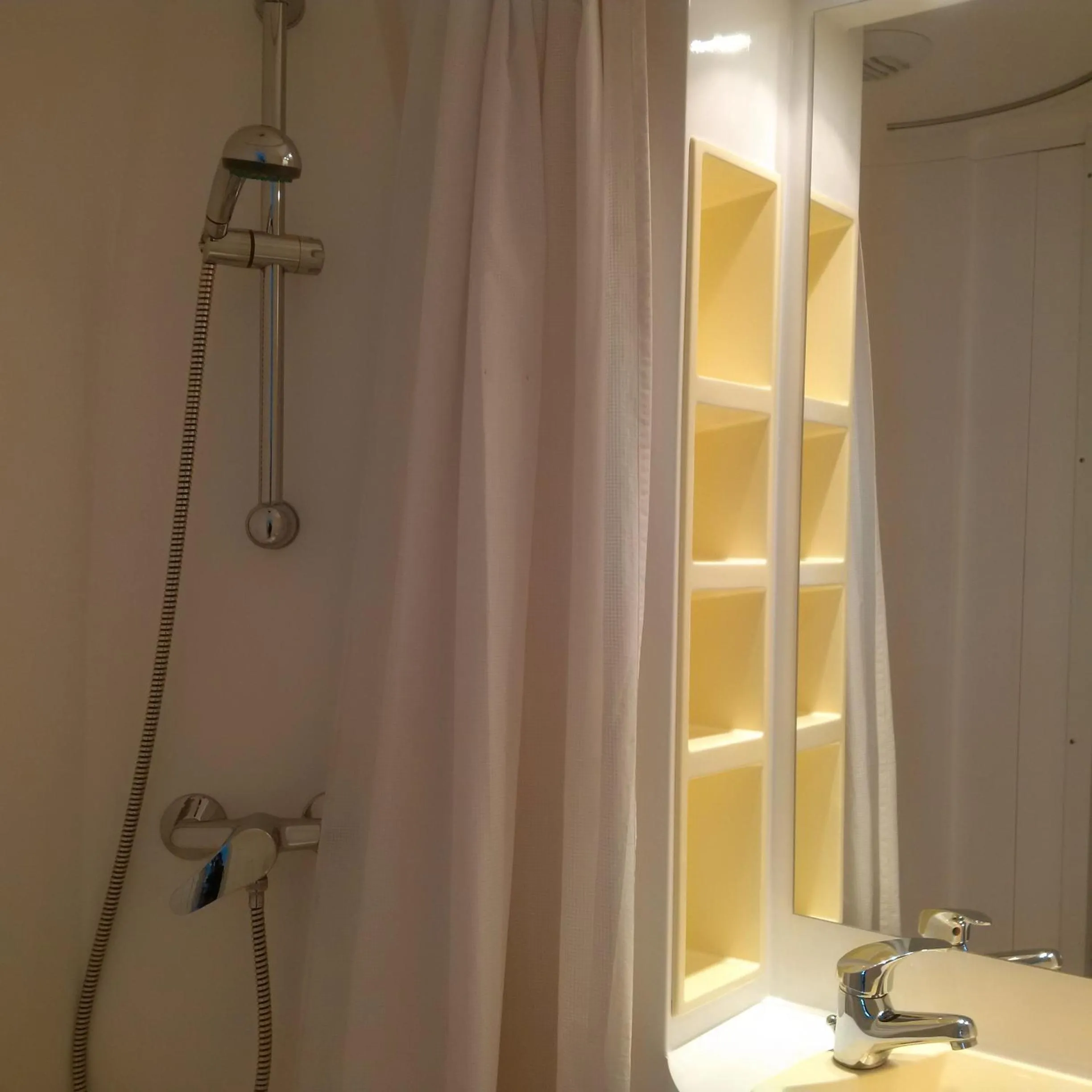 Shower in Le Relais des Cavaliers