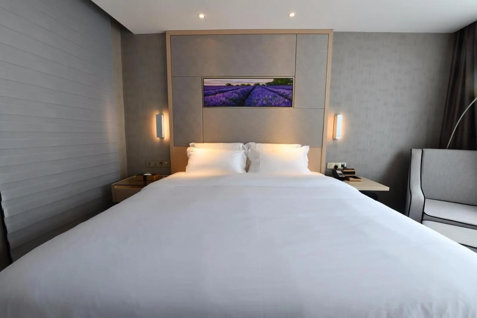 Bed in Lavande Hotel Huizhou High-speed Railway South Station Wanlian Square