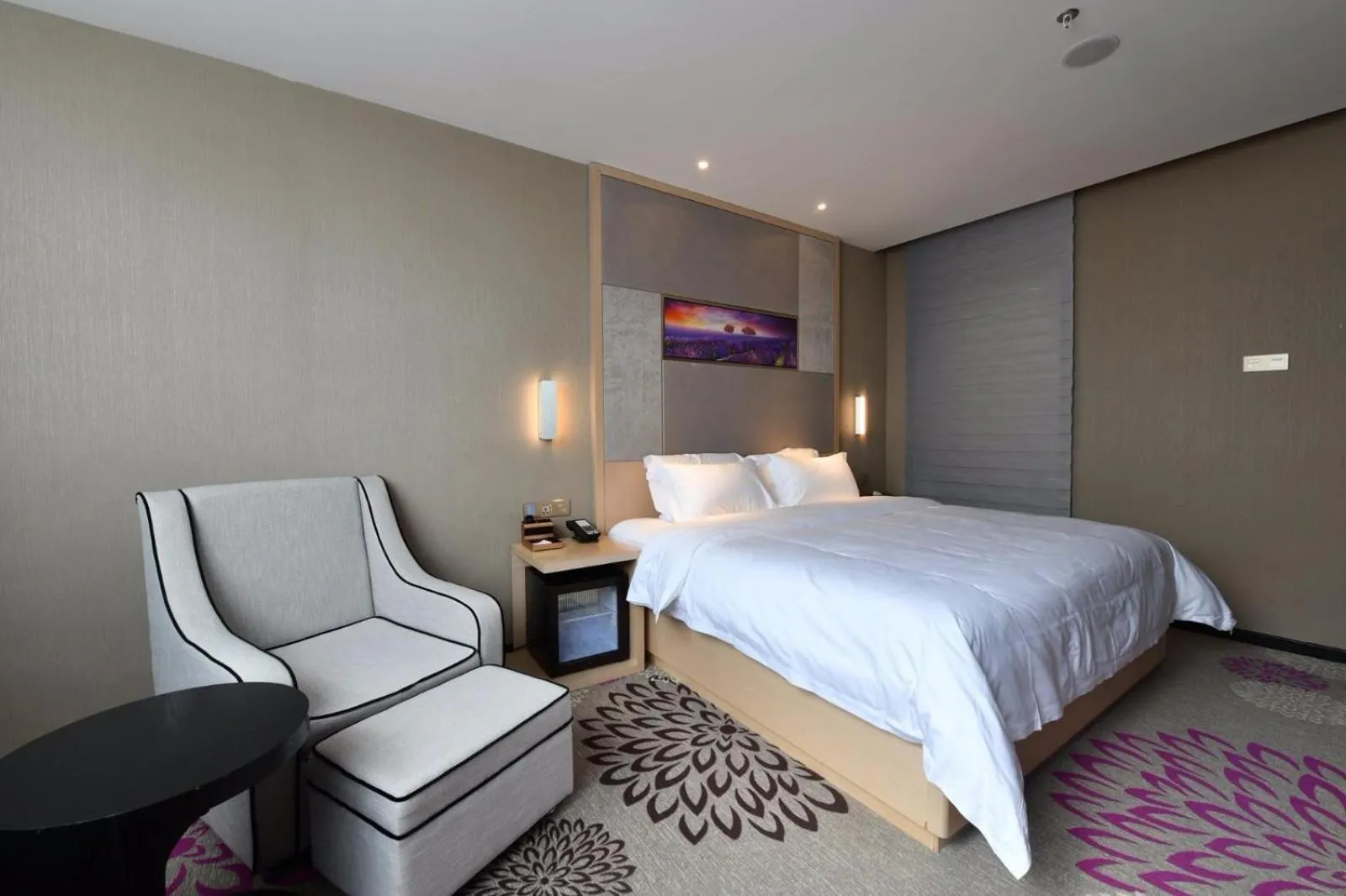 Bed in Lavande Hotel Huizhou High-speed Railway South Station Wanlian Square