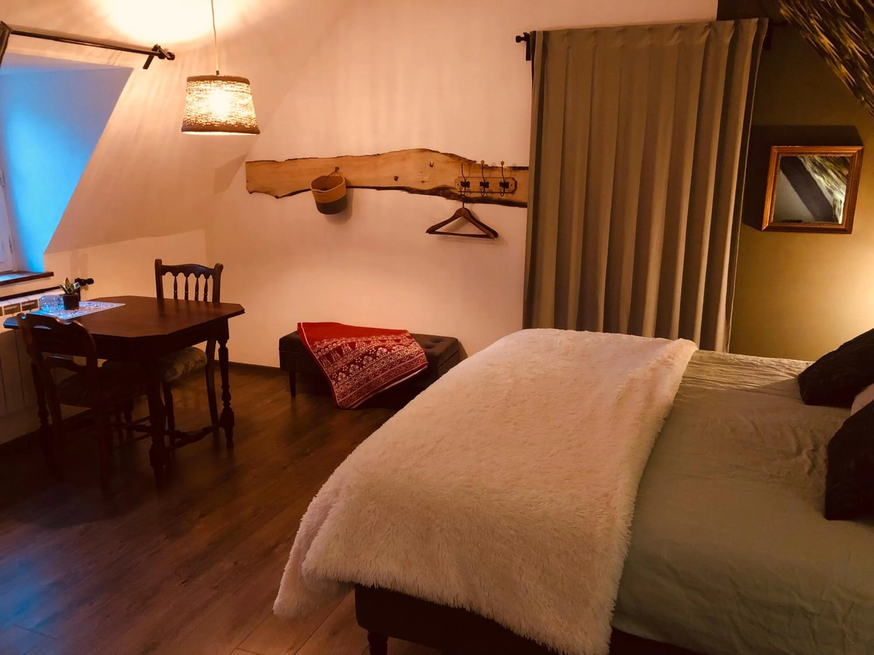 Photo of the whole room, Bed in Lait & Lit