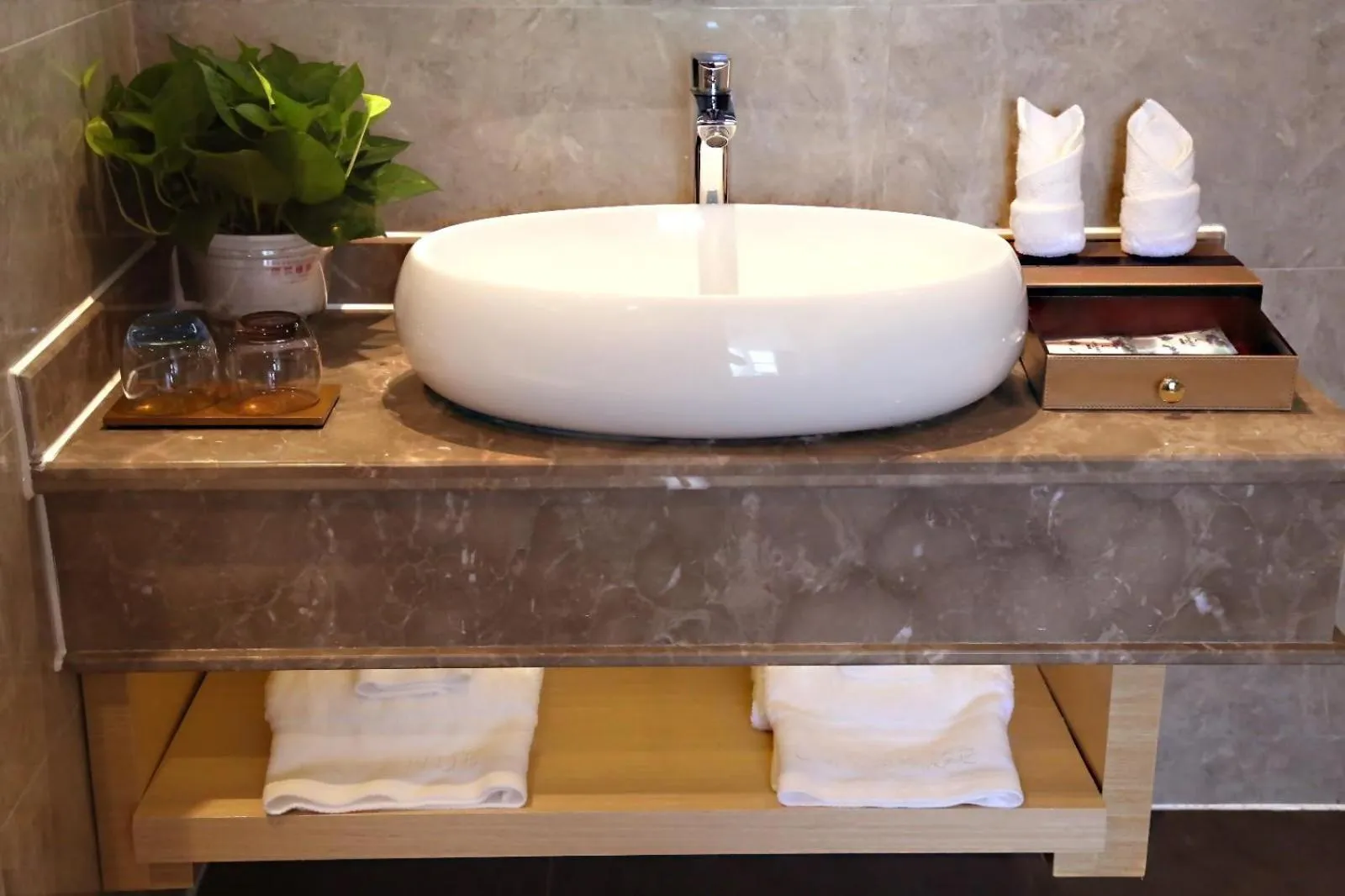 Lavande Hotel Heyuan Zijin