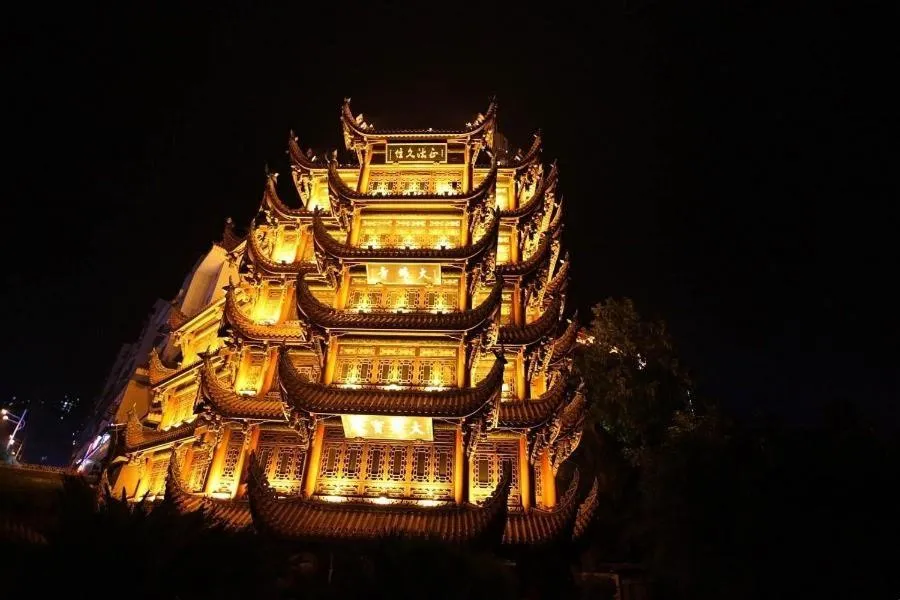 Lavande Hotel Neijiang High-speed Railway Station Peace Plaza