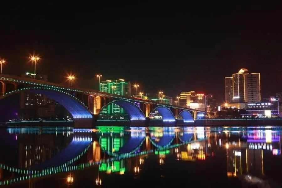 Lavande Hotel Neijiang High-speed Railway Station Peace Plaza