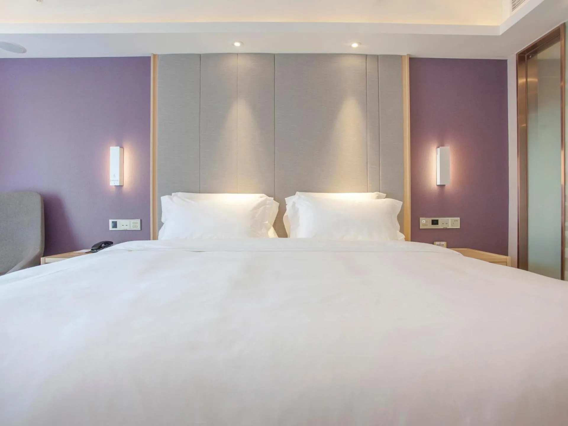 Bed in Lavande Hotel Zigong Tanmulin Lantern Park