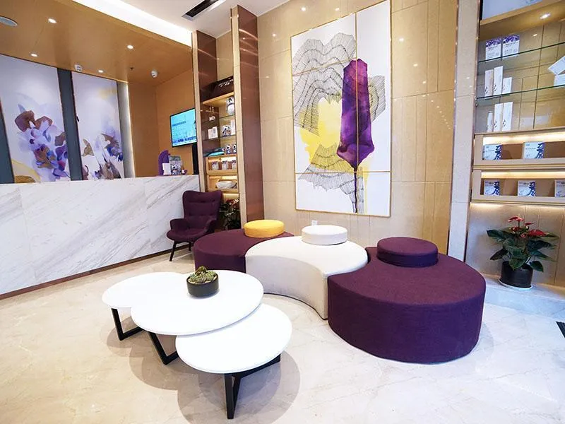 Lavande Hotel Zigong Tanmulin Lantern Park