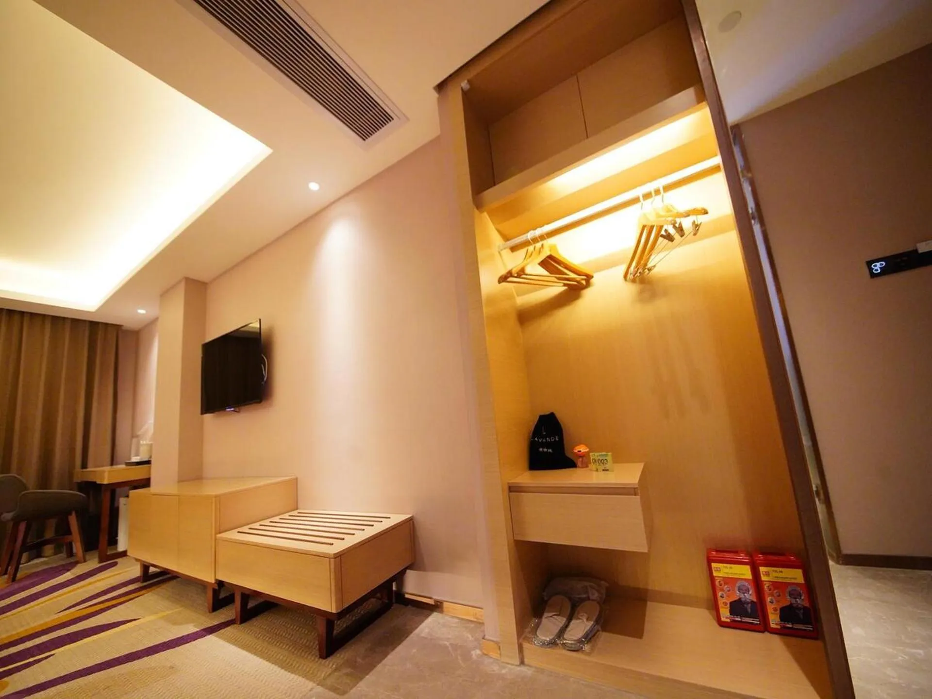 Lavande Hotel Heyuan Longchuan