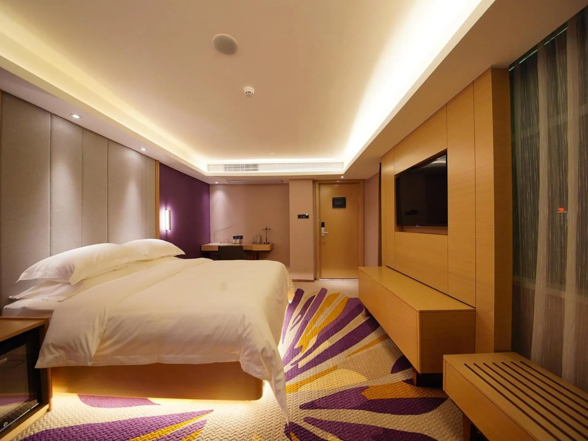 Lavande Hotel Heyuan Longchuan