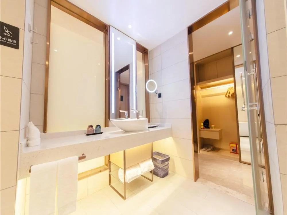 Lavande Hotel Heyuan Longchuan