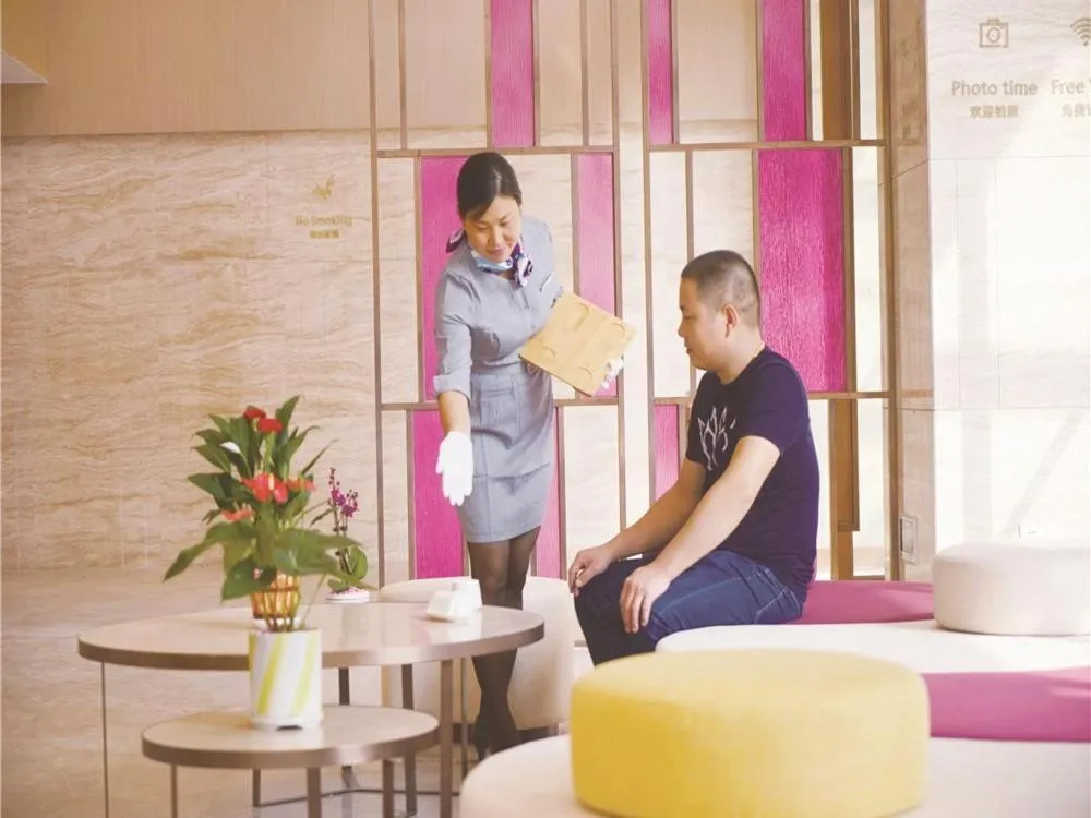 Lavande Hotel Heyuan Longchuan