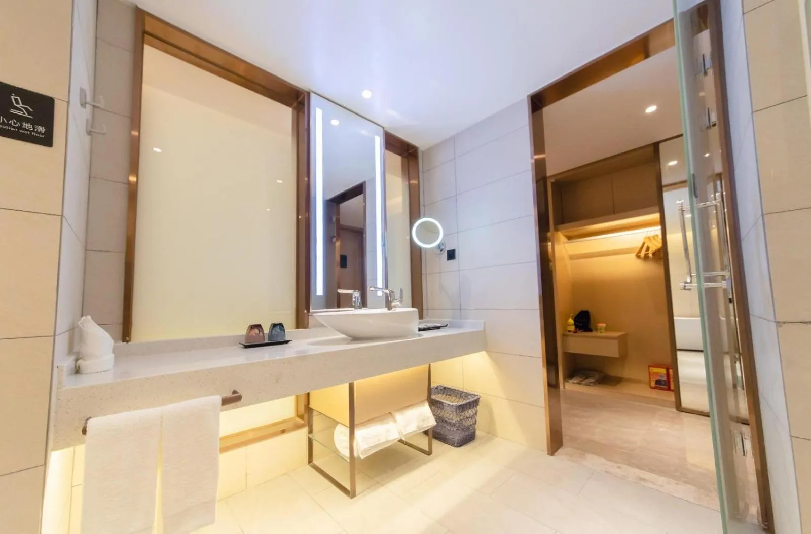 Lavande Hotel Heyuan Longchuan