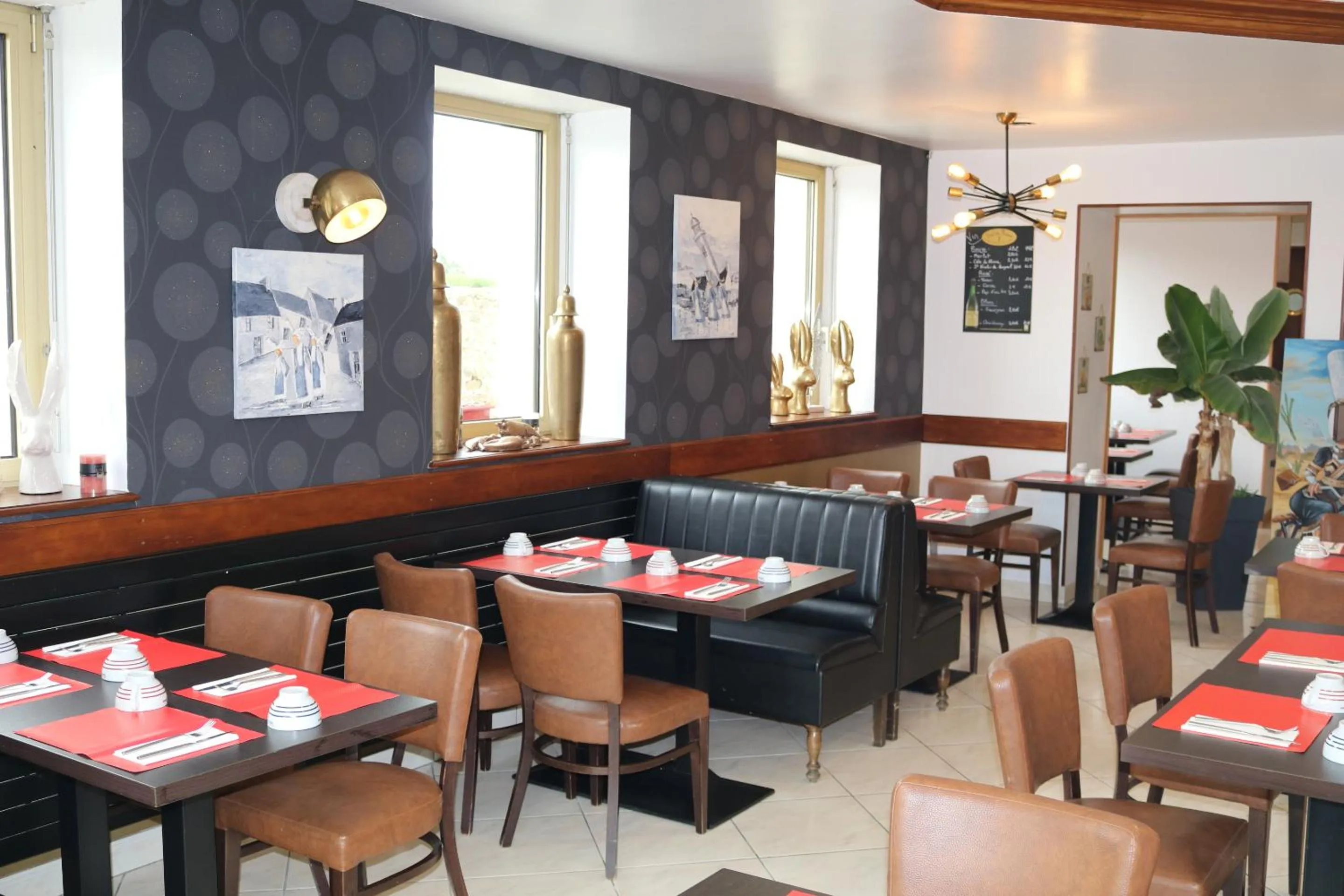 Dining area in TREAS GLAZ