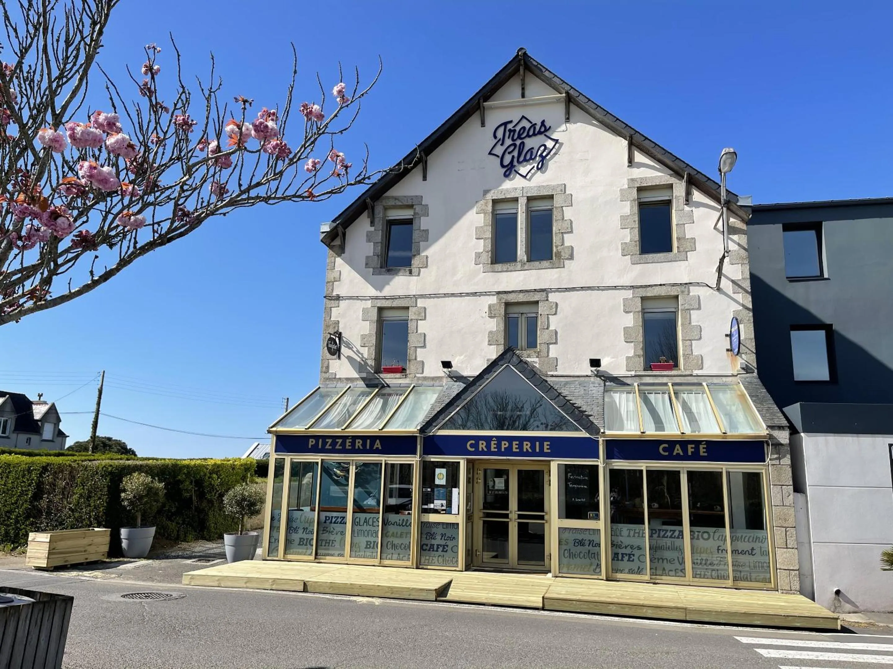 Garden in TREAS GLAZ