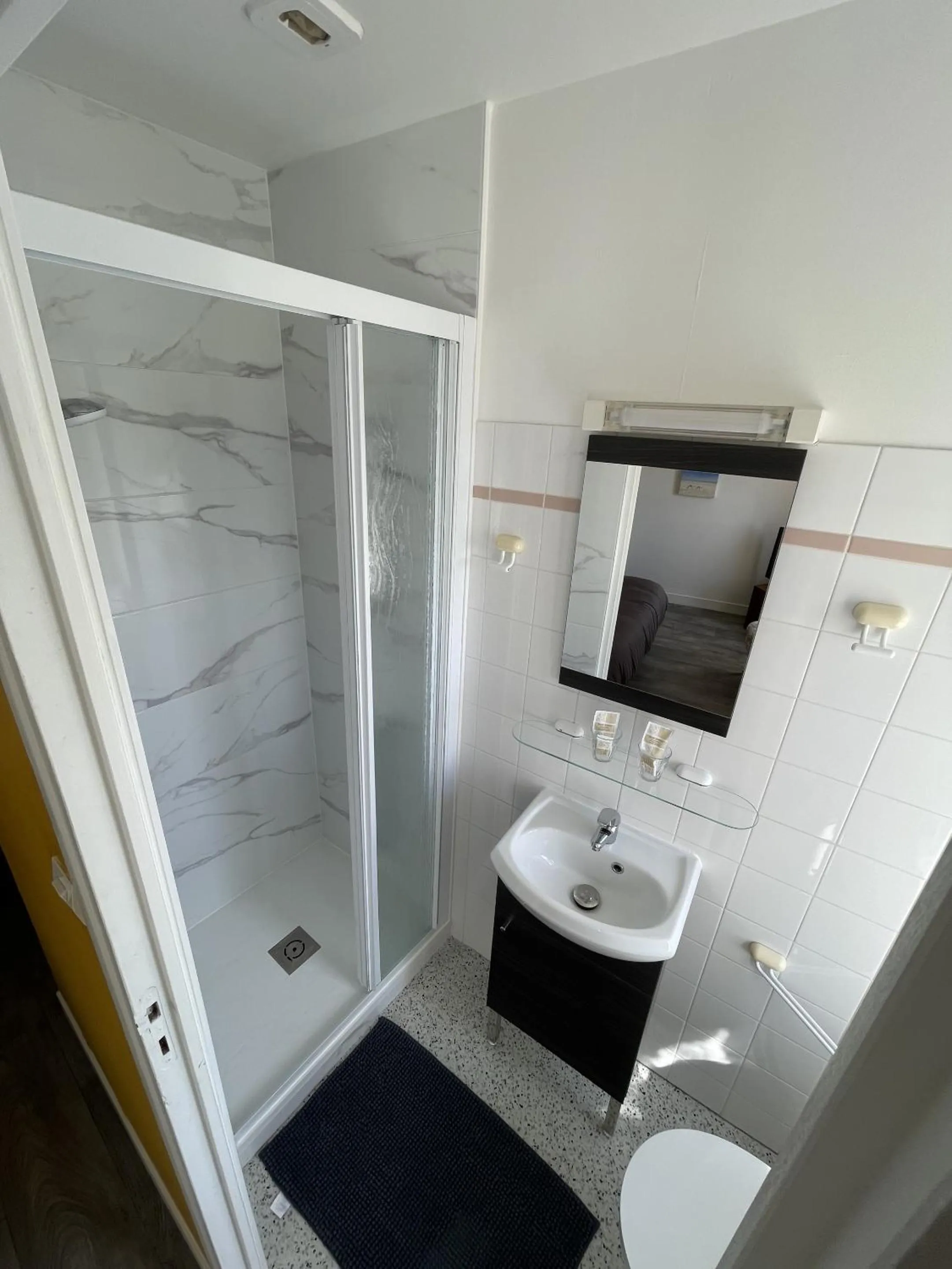 Bathroom in TREAS GLAZ