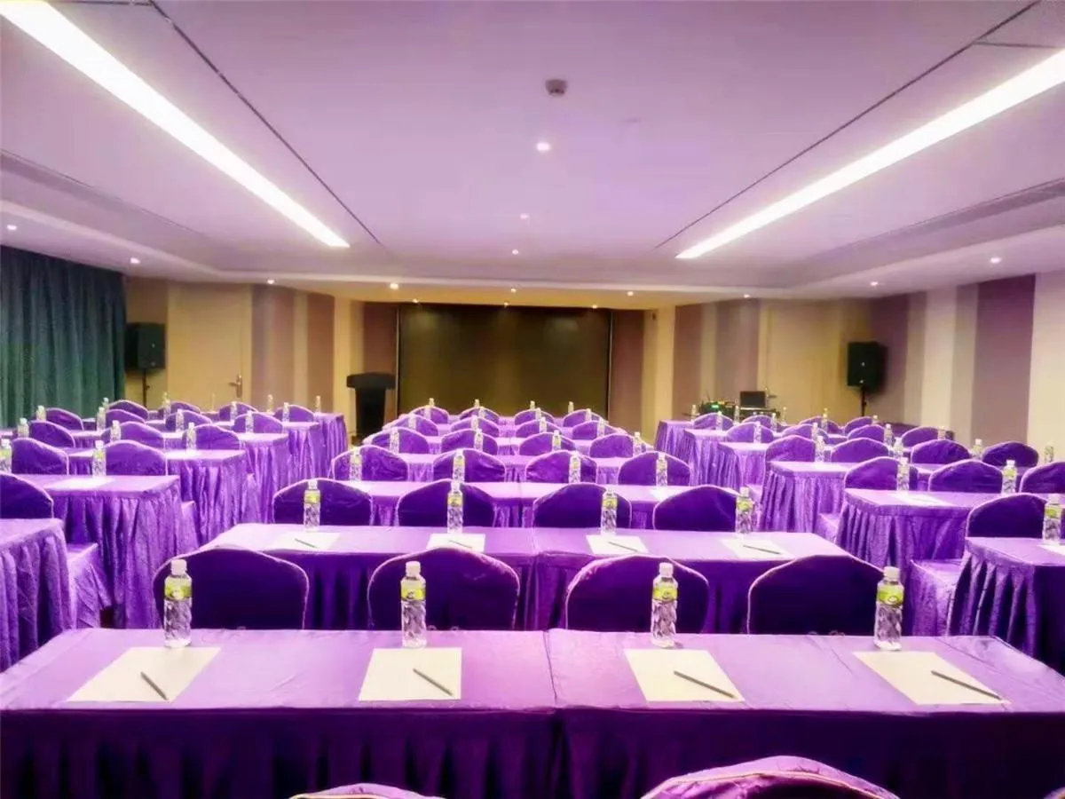 Lavande Hotel Jiangmen Golf Club